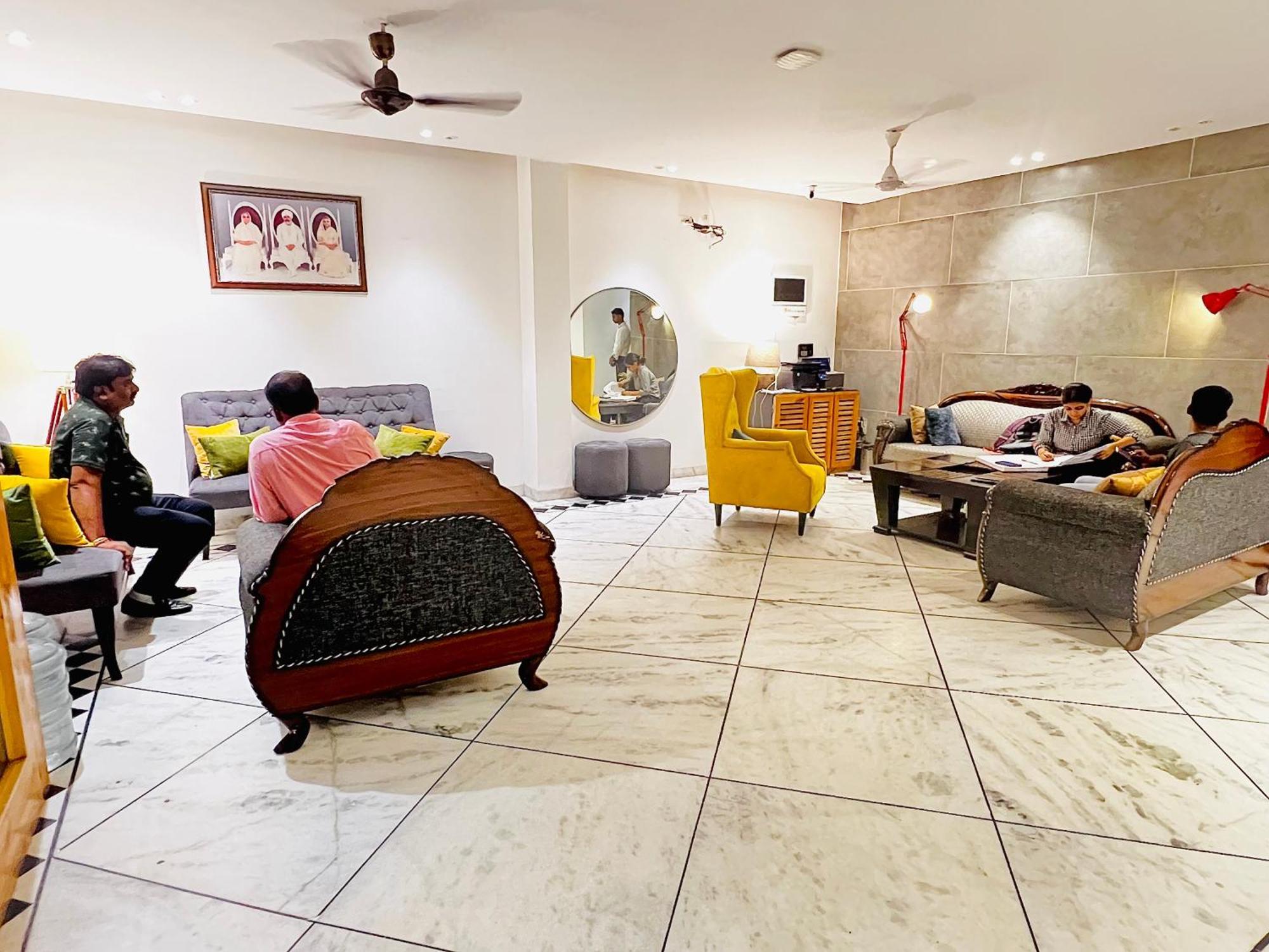 Divine Rajouri Garden Hotel New Delhi
