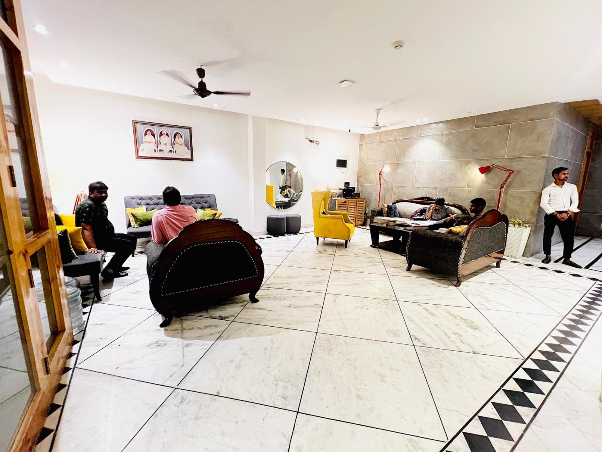 Divine Rajouri Garden