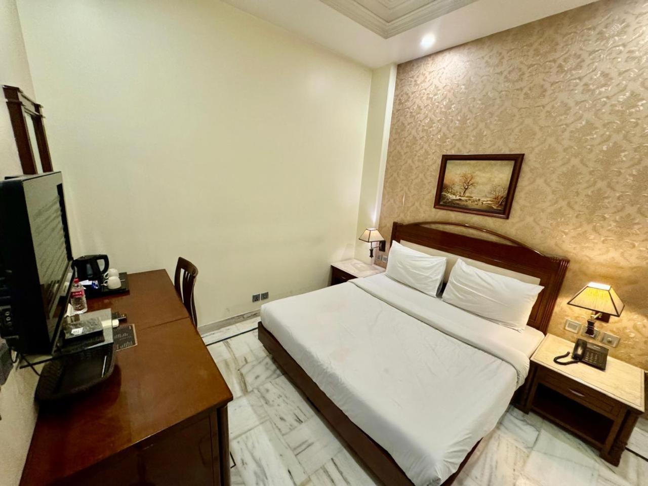 Hotel Gtb Florence Inn, 2min Walk From Karol Bagh Metro