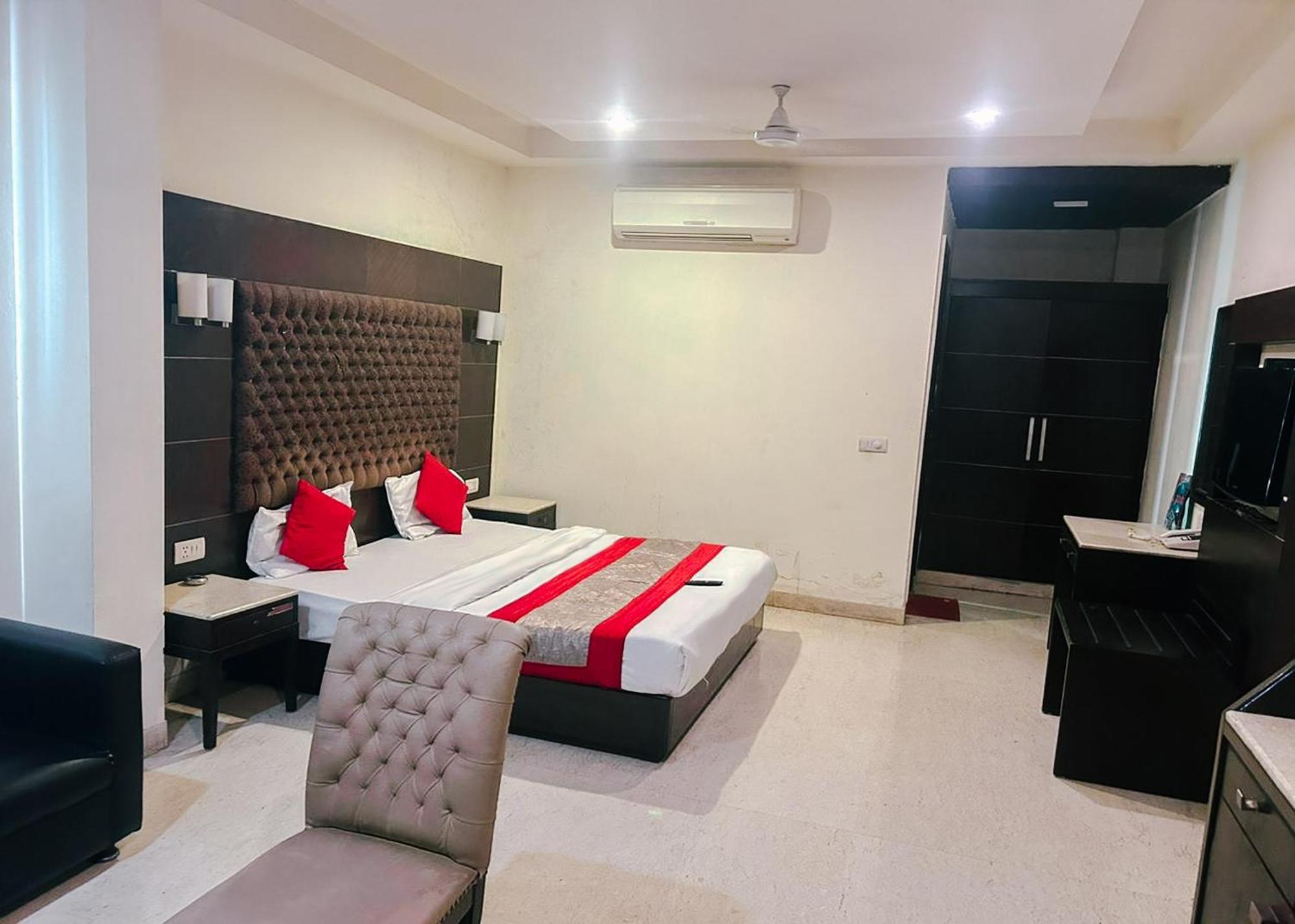 Hotel The Metropolis Near Rk Ashram Metro Station