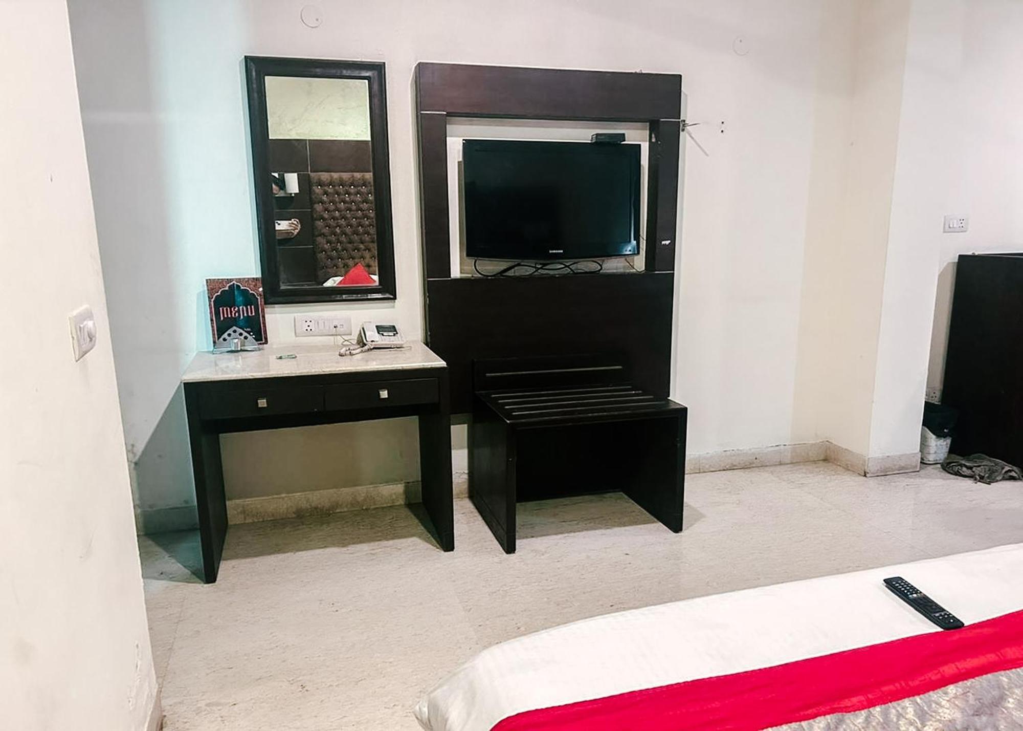 Hotel The Metropolis Near Rk Ashram Metro Station 2*