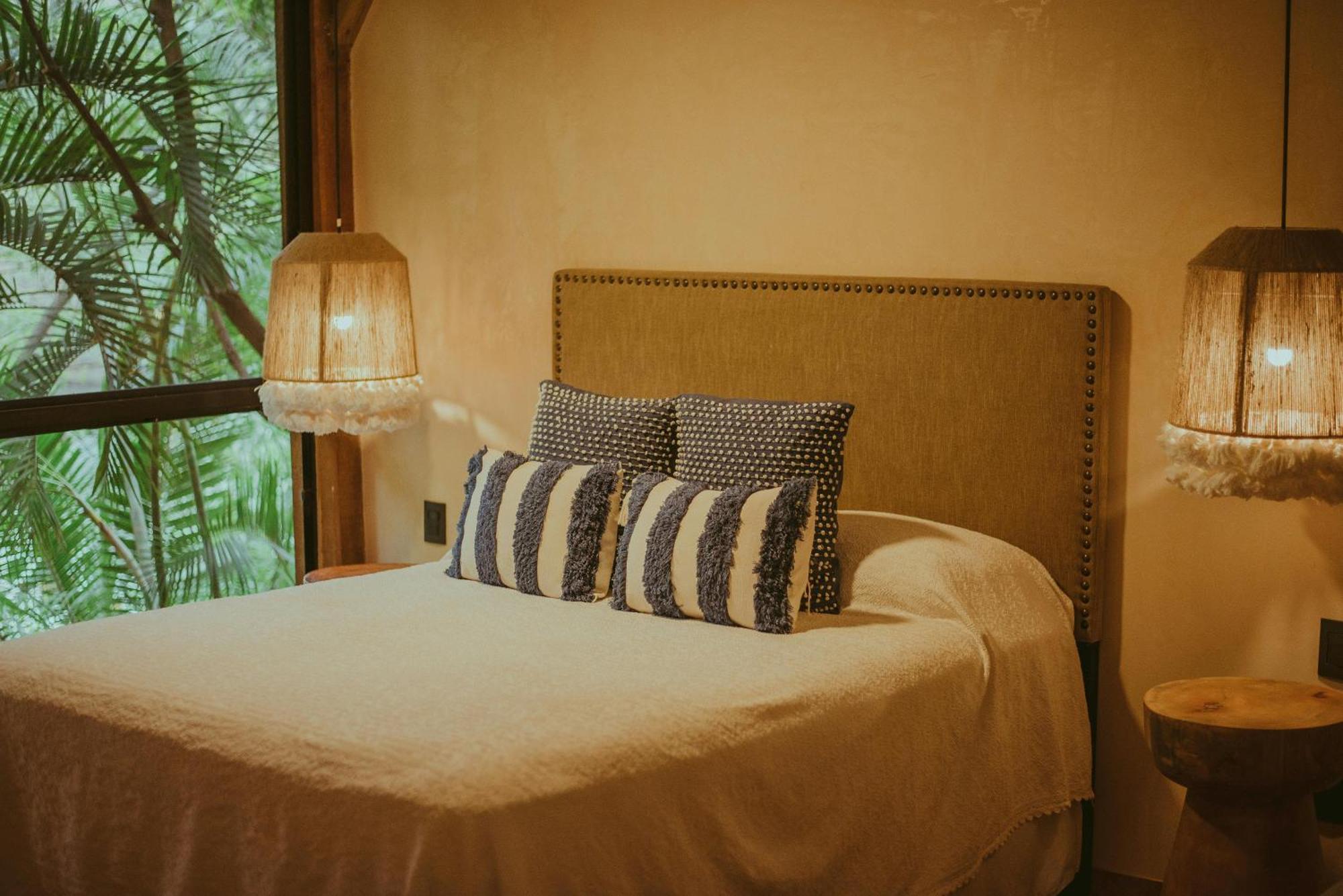 Ambience A Family - Igi Delhi Airport Hotel 4*