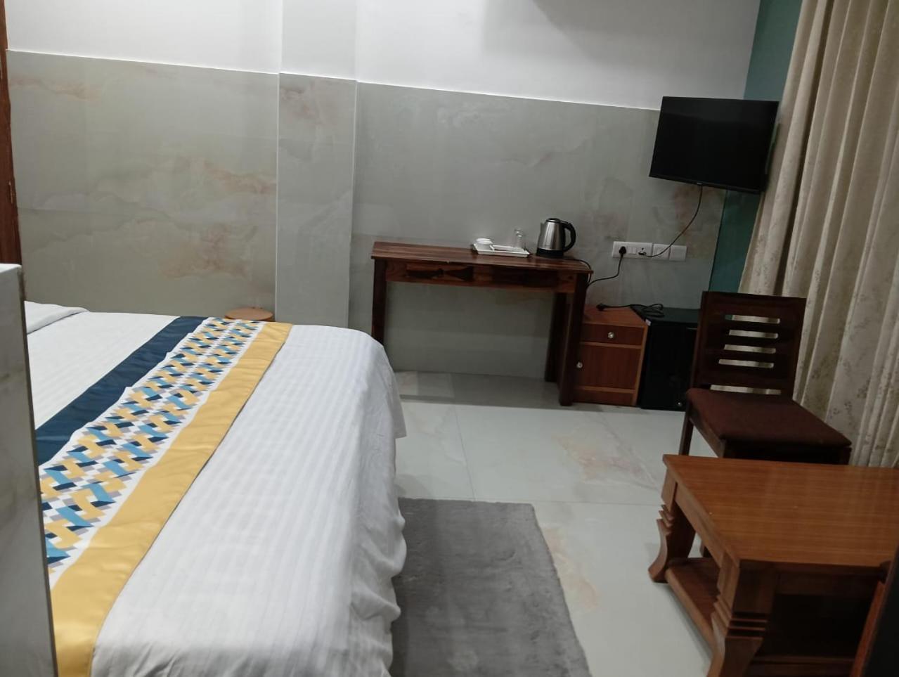 Hotel Roop Mahal 2*