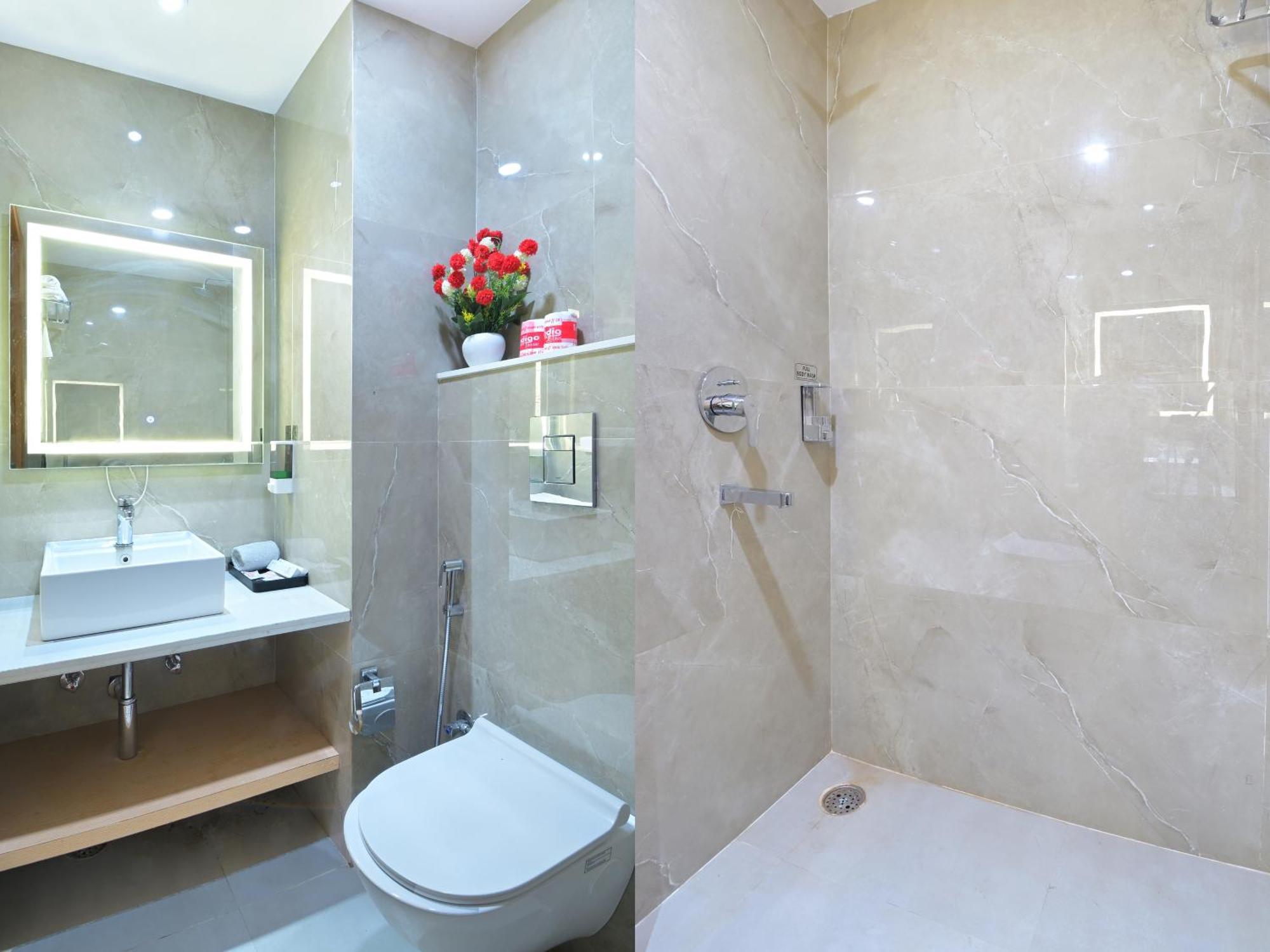 Northern Palace - 1 Min From Connaught Place & Railway Station Hotel New Delhi