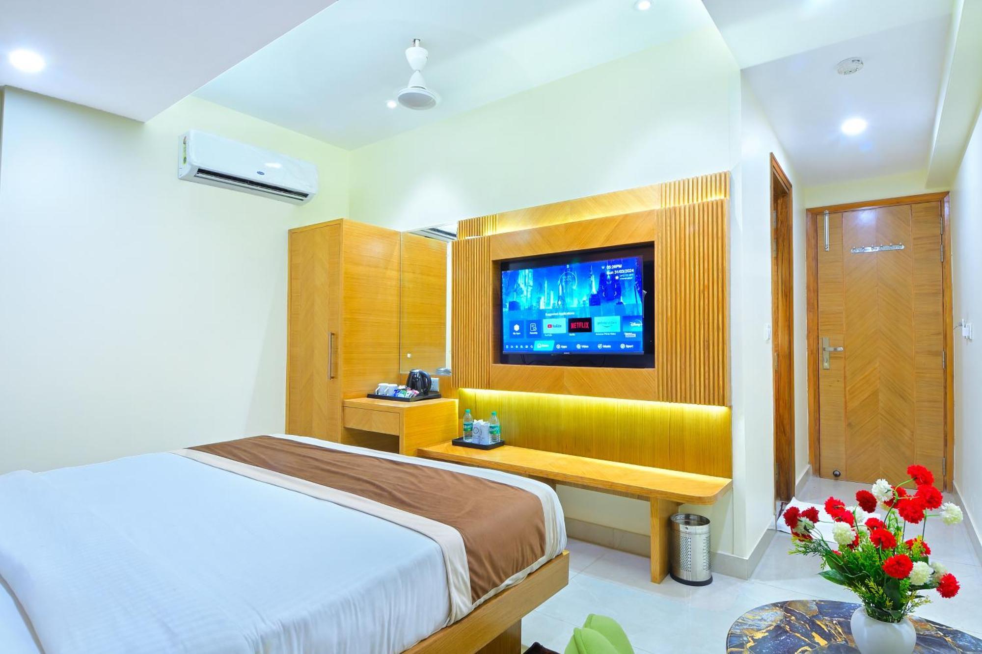 Hotel Northern Palace - 1 Min From Connaught Place & Railway Station New Delhi