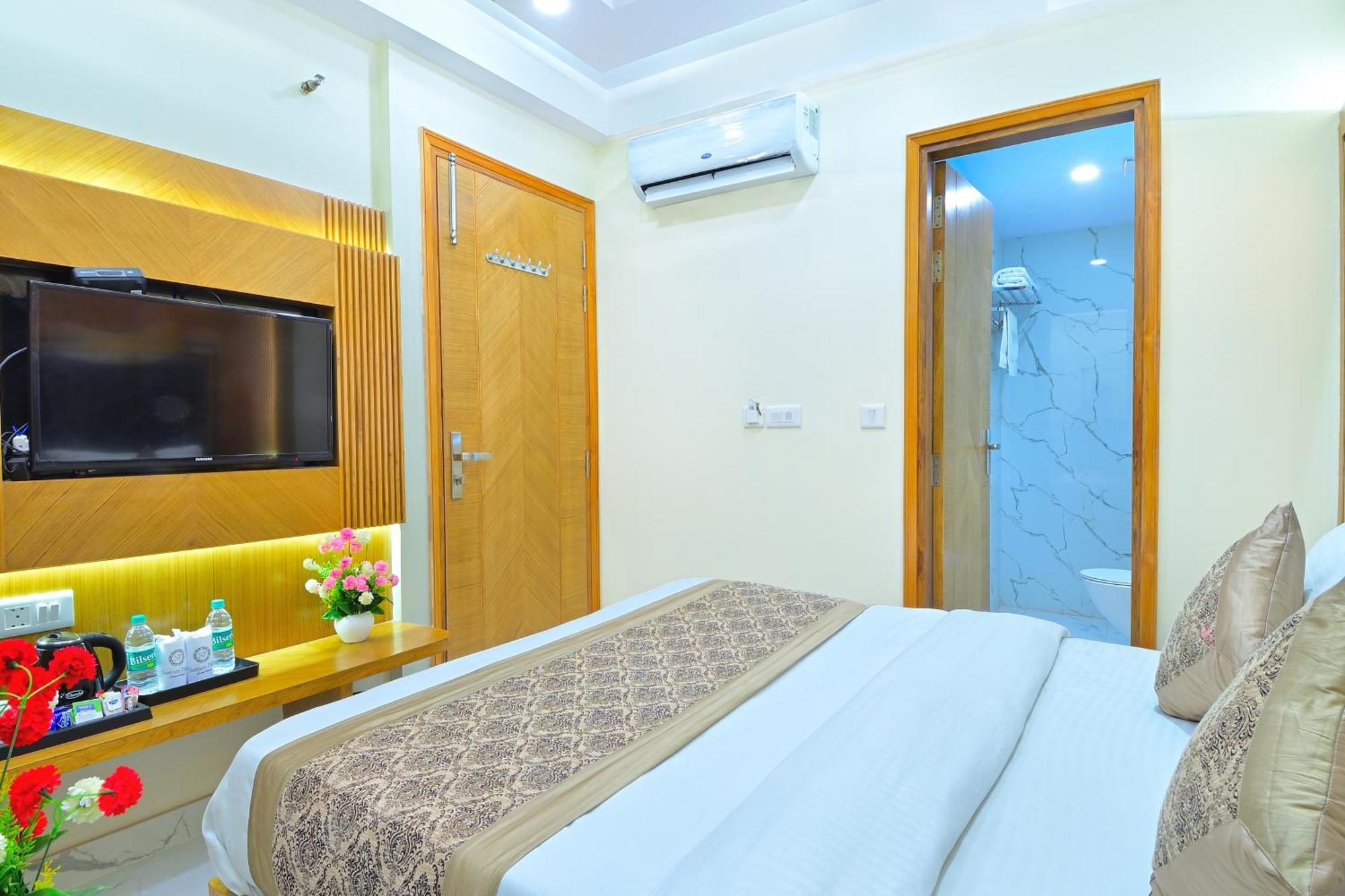 Hotel Northern Palace - 1 Min From Connaught Place & Railway Station 4*