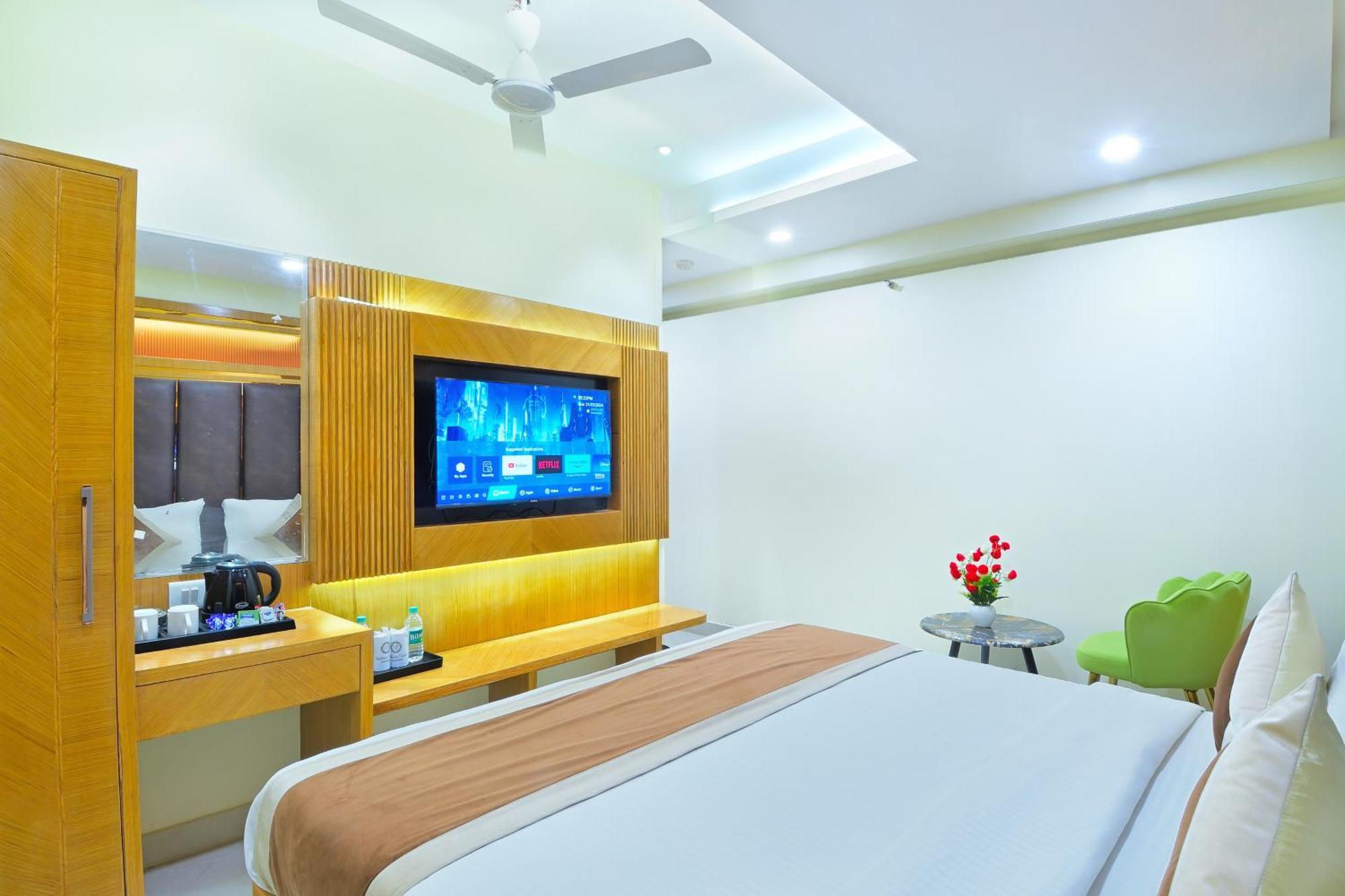 Hotel Northern Palace - 1 Min From Connaught Place & Railway Station 4*