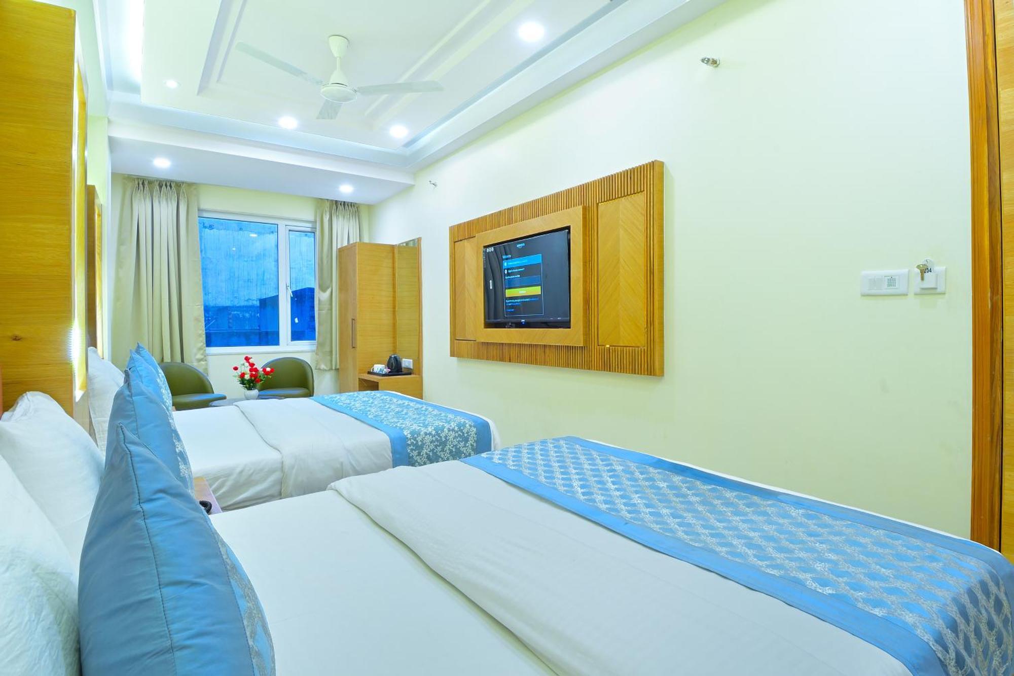 Hotel Northern Palace - 1 Min From Connaught Place & Railway Station