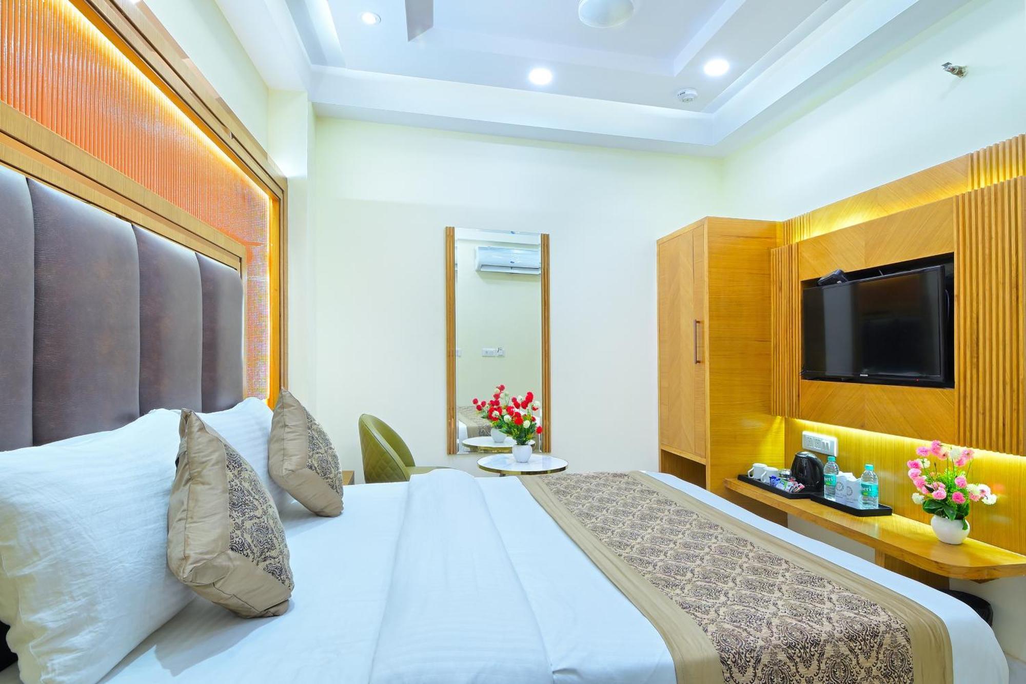 Hotel Northern Palace - 1 Min From Connaught Place & Railway Station