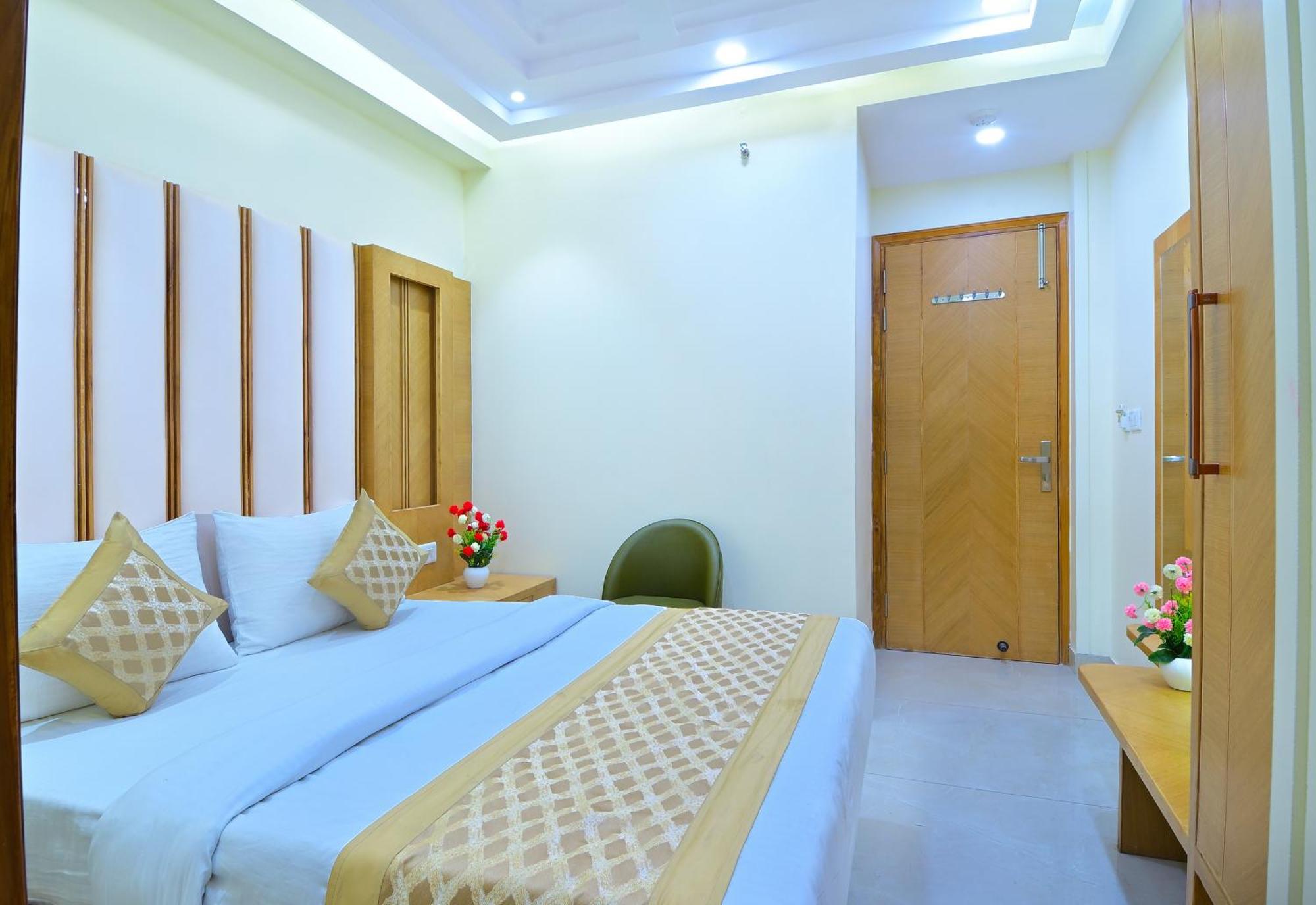 Northern Palace - 1 Min From Connaught Place & Railway Station Hotel New Delhi