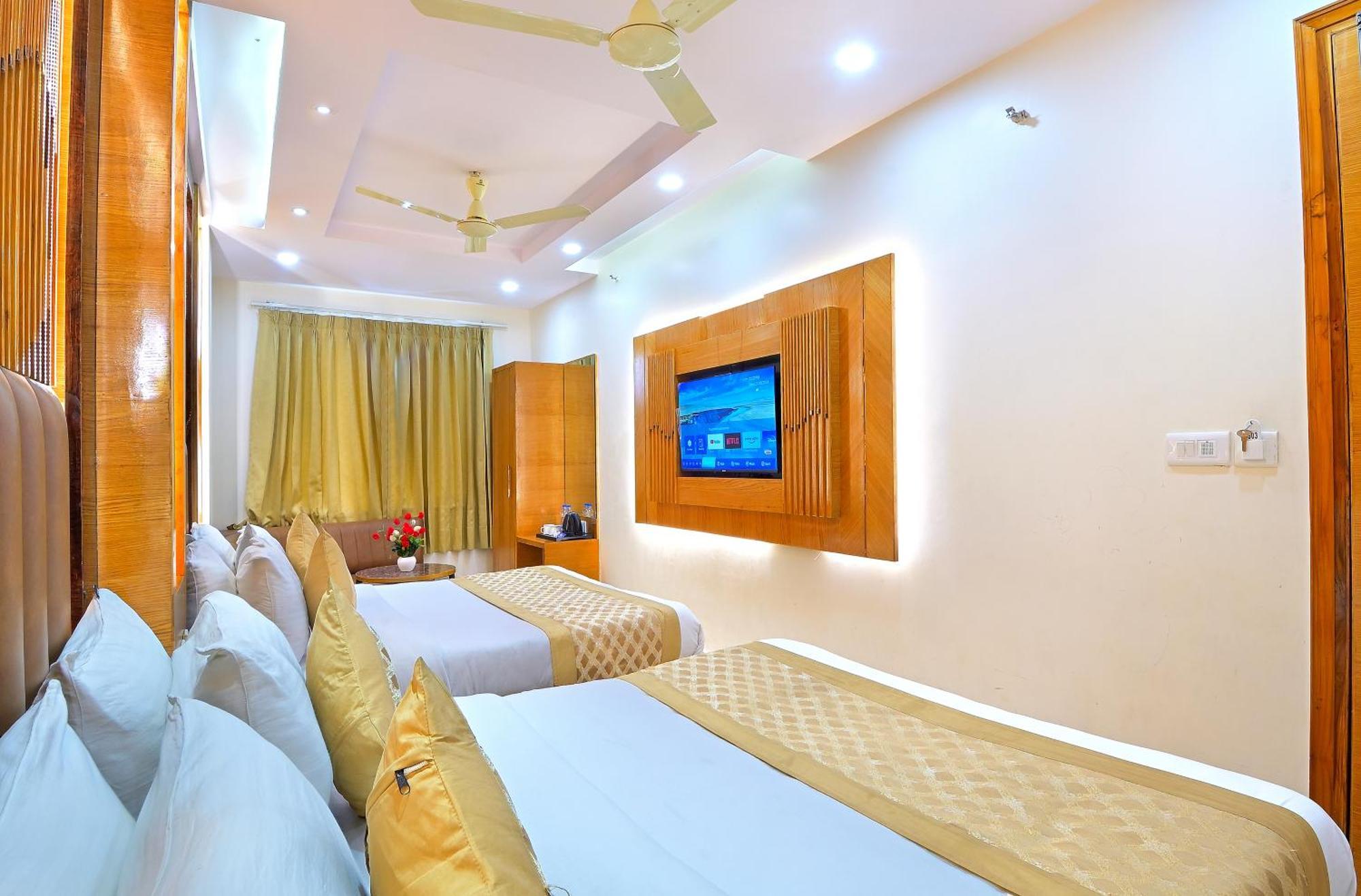 Hotel Northern Palace - 1 Min From Connaught Place & Railway Station New Delhi