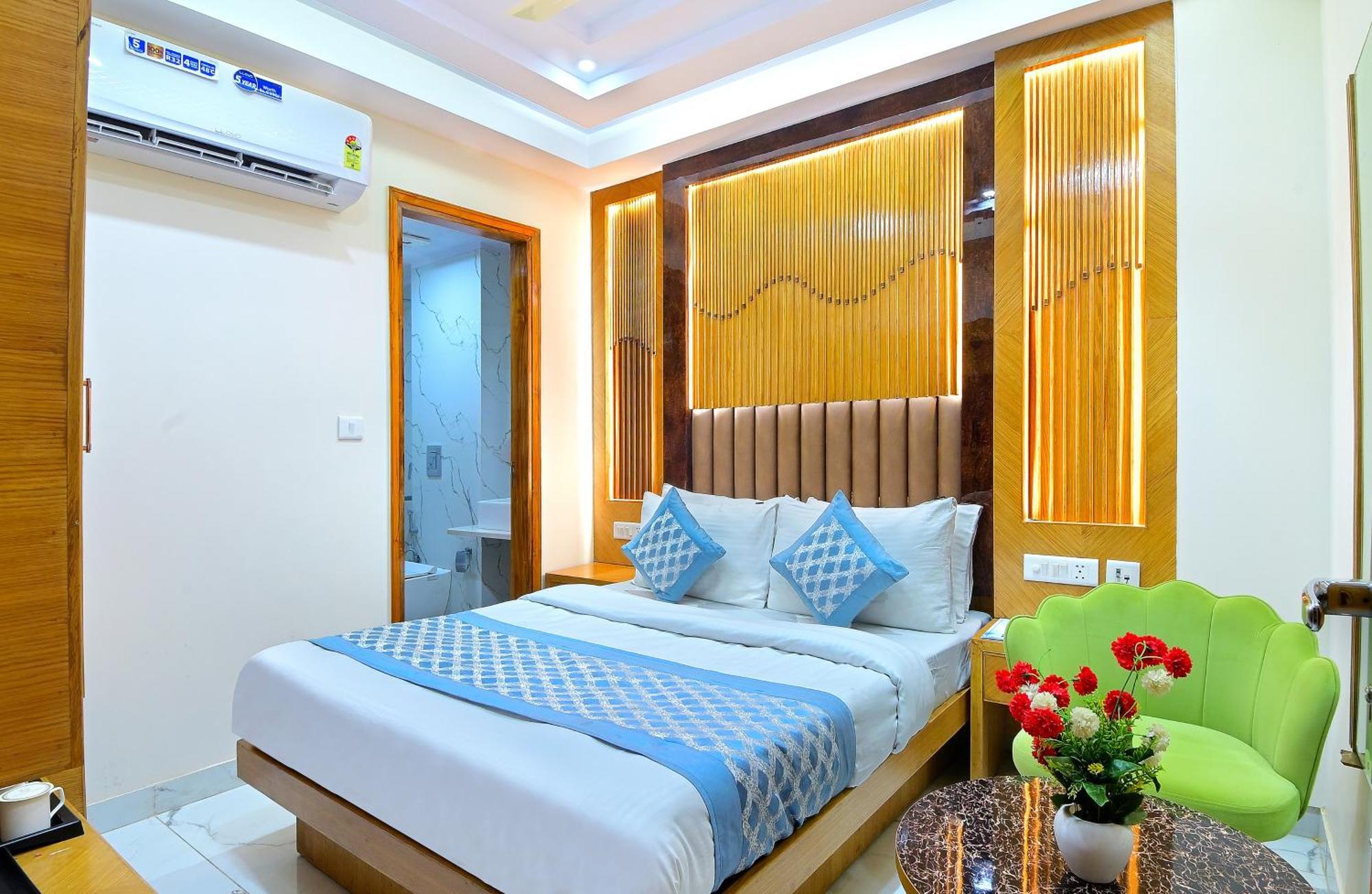 Hotel Northern Palace - 1 Min From Connaught Place & Railway Station