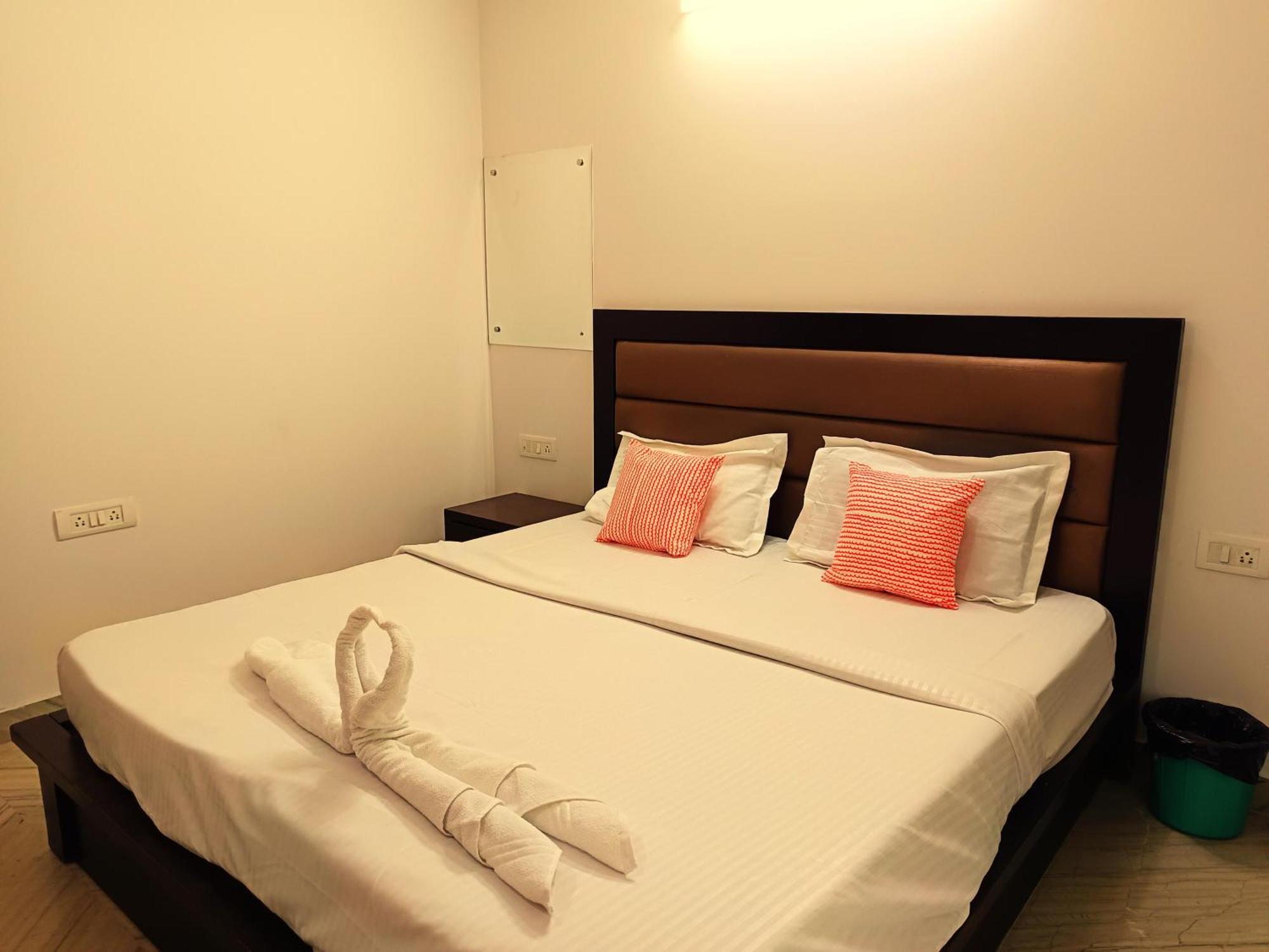 Sapphire Near Nizamuddin Railway Station *