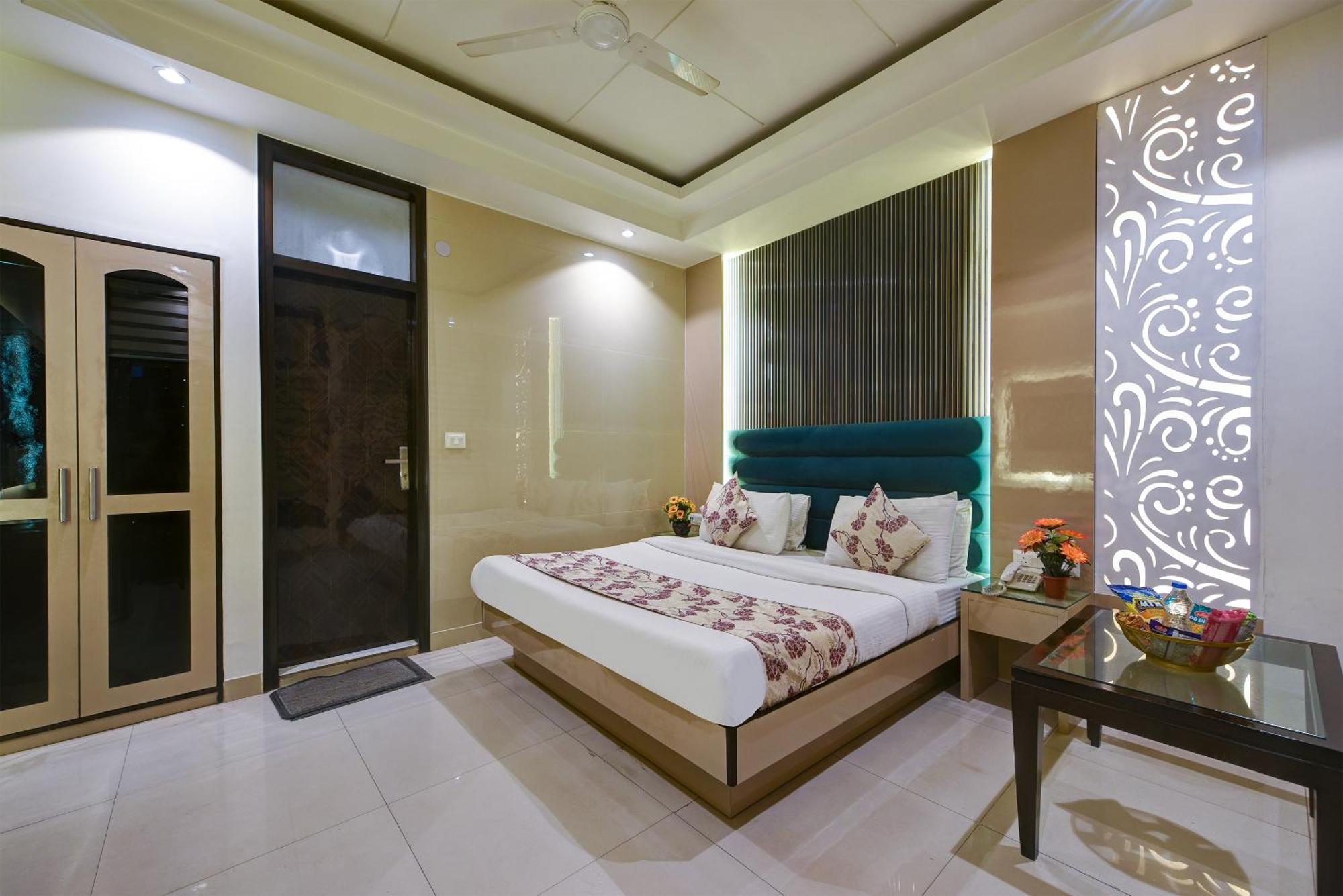 Hotel Baba Deluxe Near Railway Station And Center -by Rcg