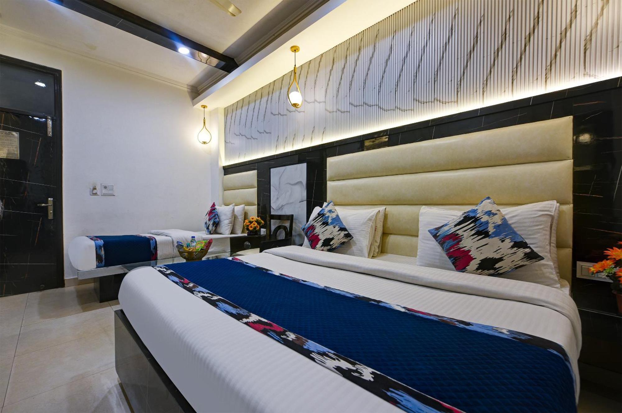 Baba Deluxe Near Railway Station And Center -by Rcg Hotel 3*
