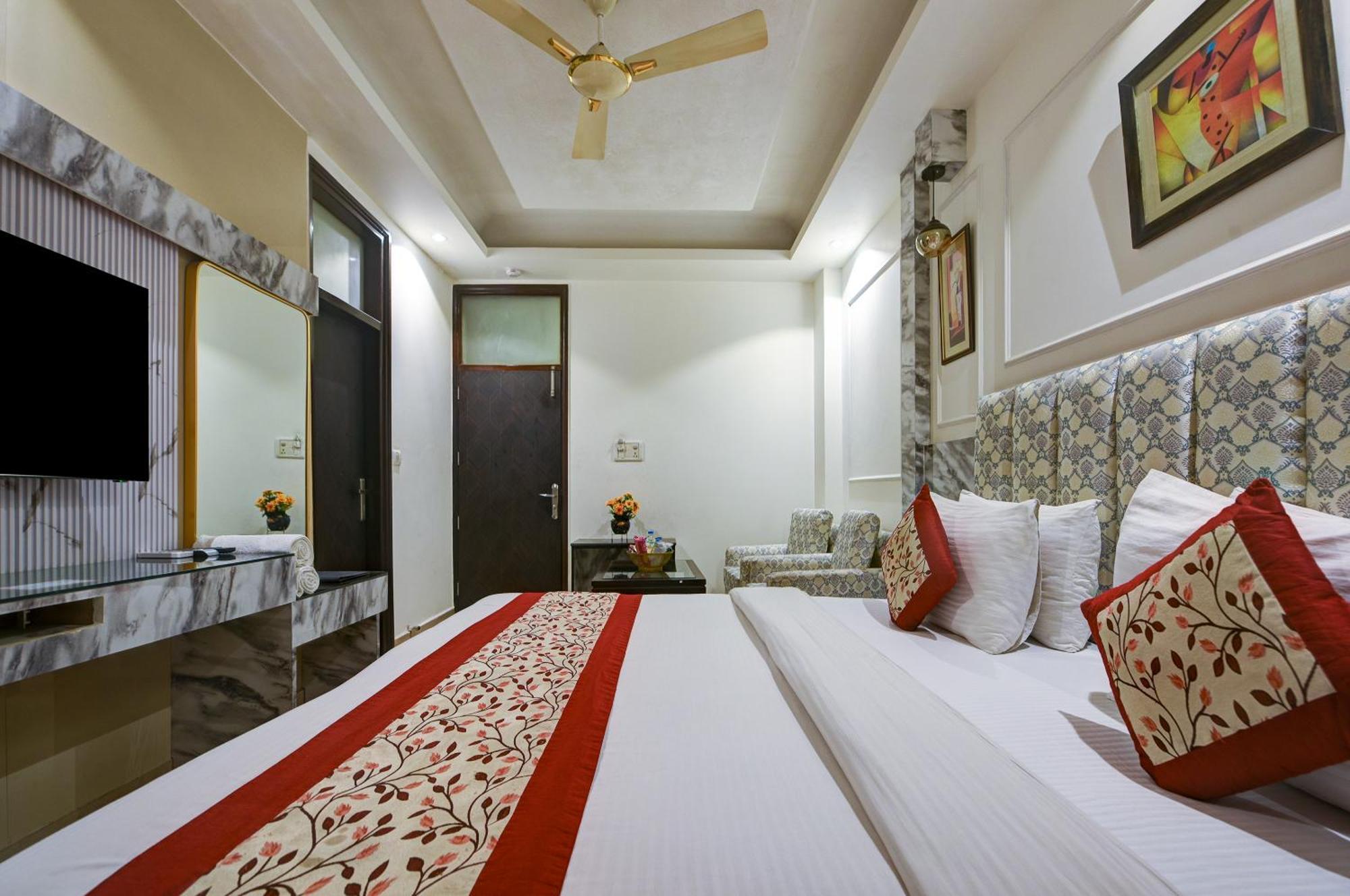 Baba Deluxe Near Railway Station And Center -by Rcg 3*