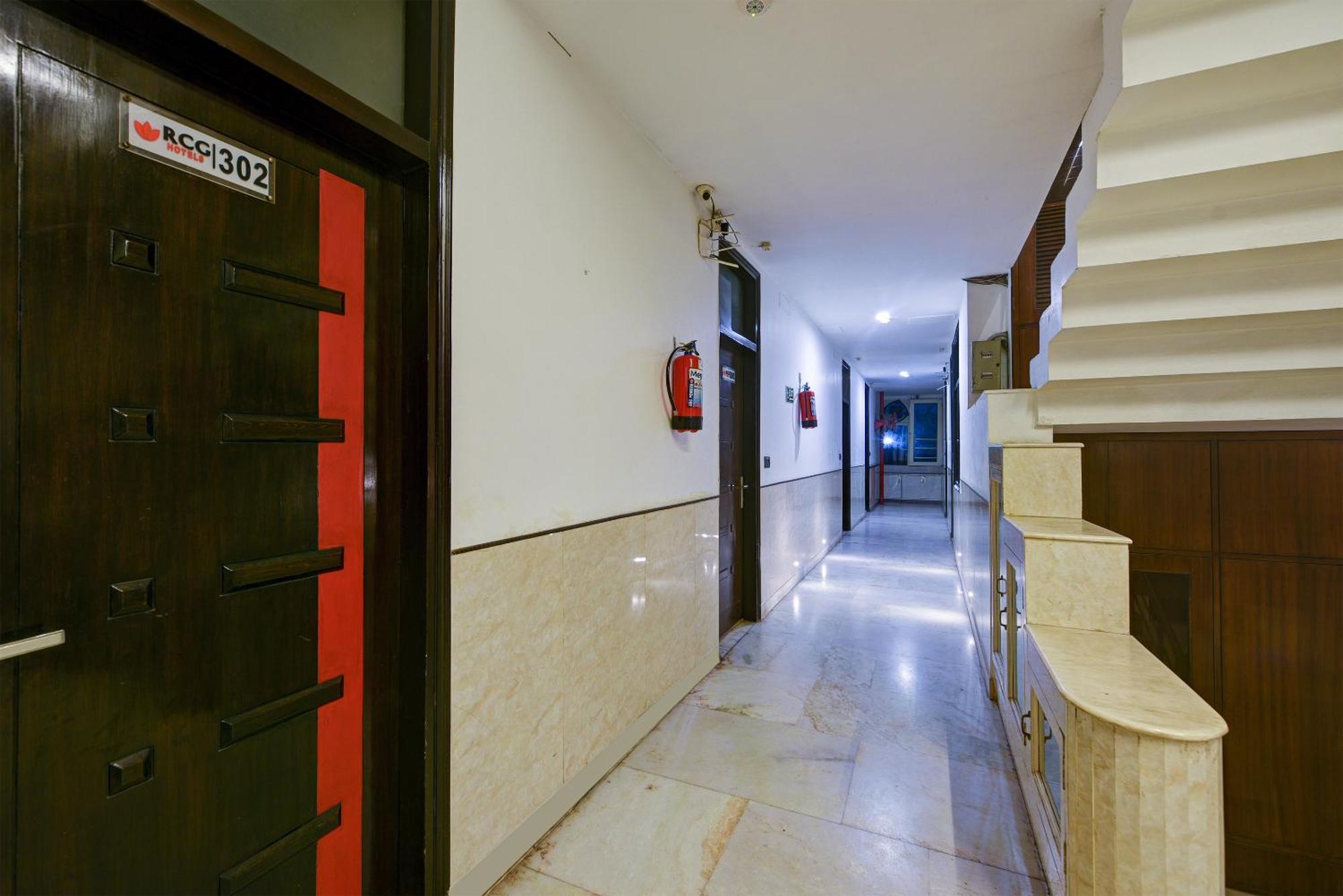 Hotel Baba Deluxe Near Railway Station And Center -by Rcg New Delhi