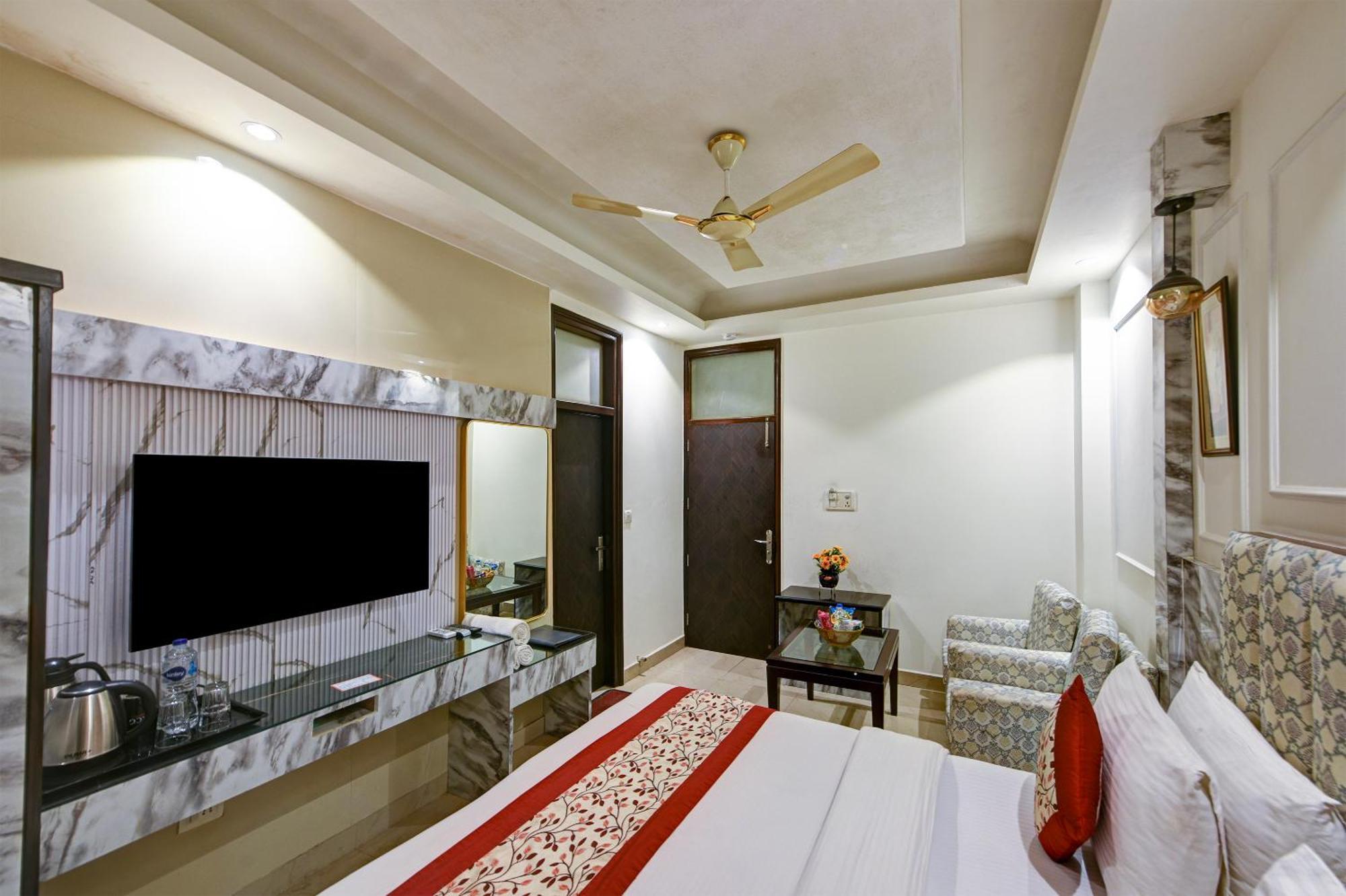 Baba Deluxe Near Railway Station And Center -by Rcg 3*