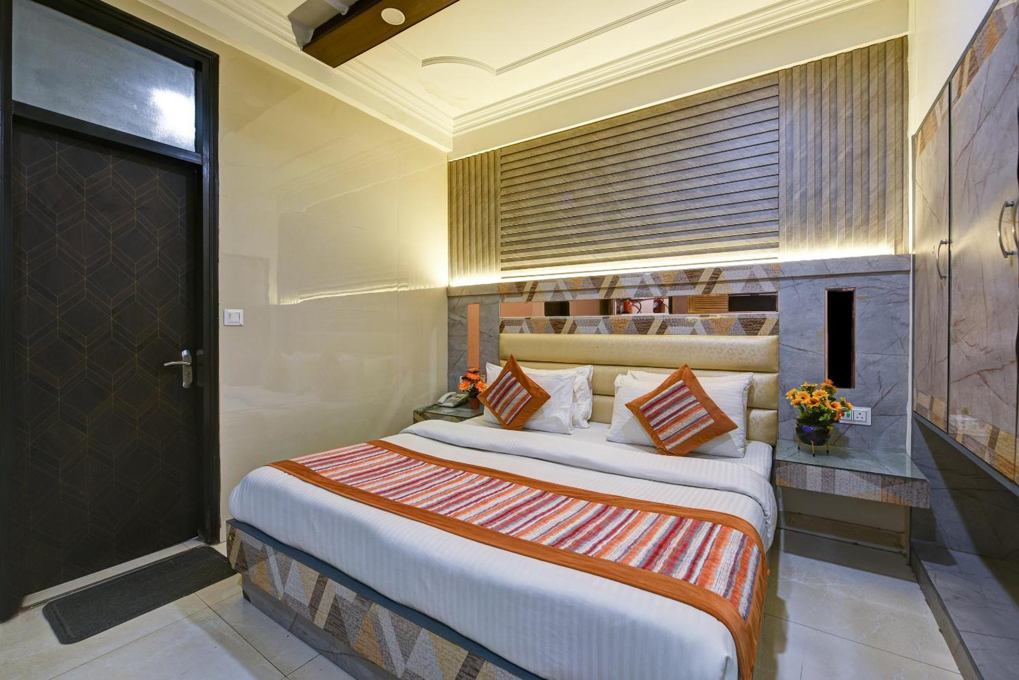 Baba Deluxe Near Railway Station And Center -by Rcg 3* New Delhi