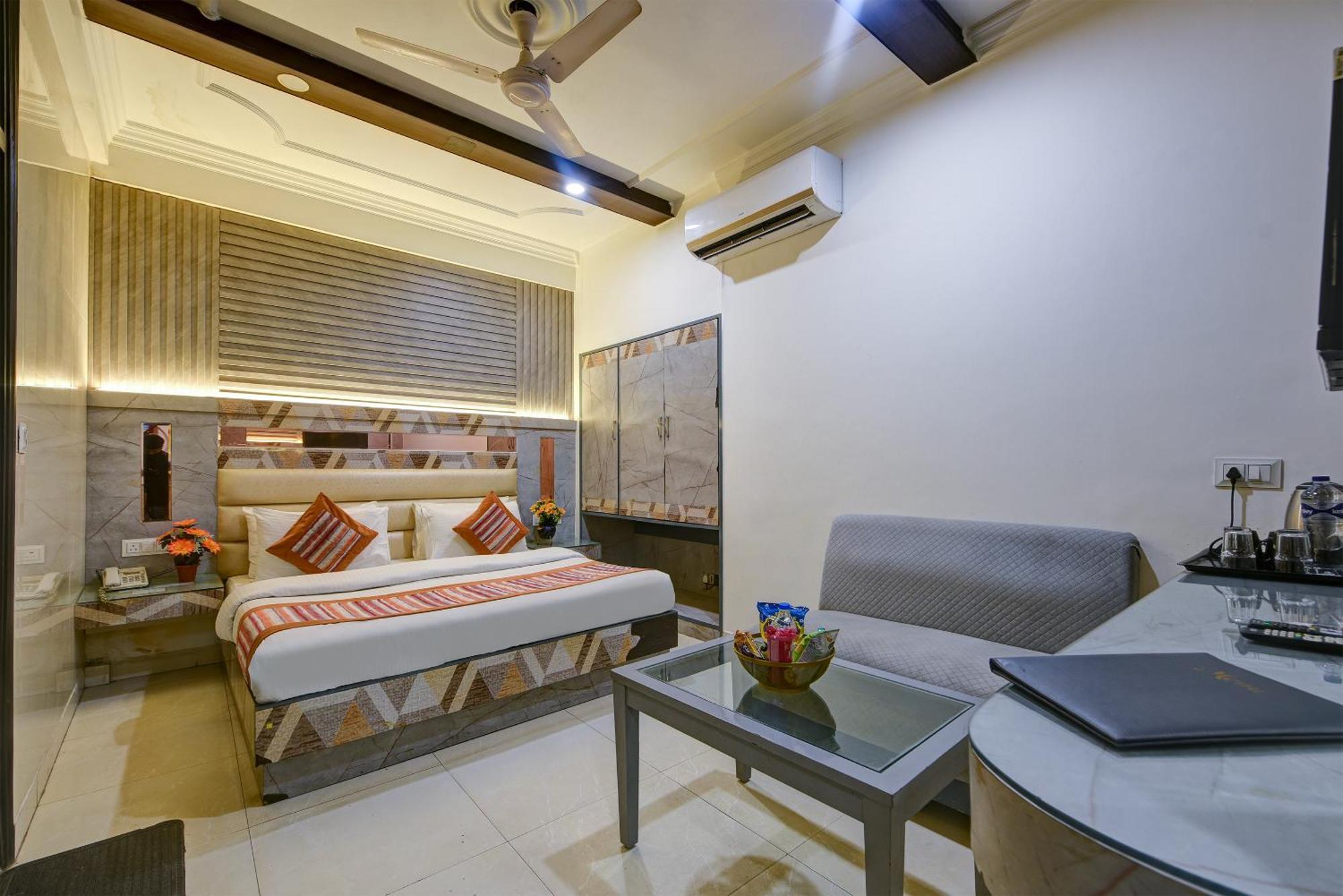 Baba Deluxe Near Railway Station And Center -by Rcg Hotel 3*