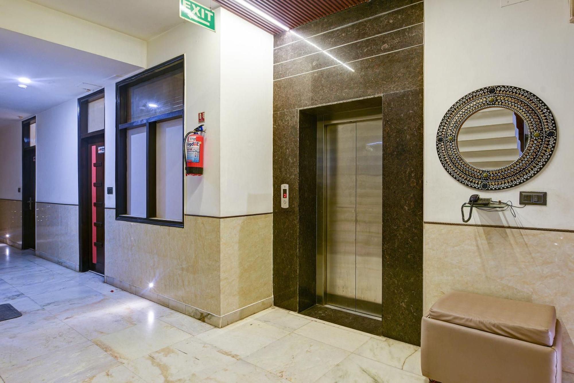 Hotel Baba Deluxe Near Railway Station And Center -by Rcg New Delhi