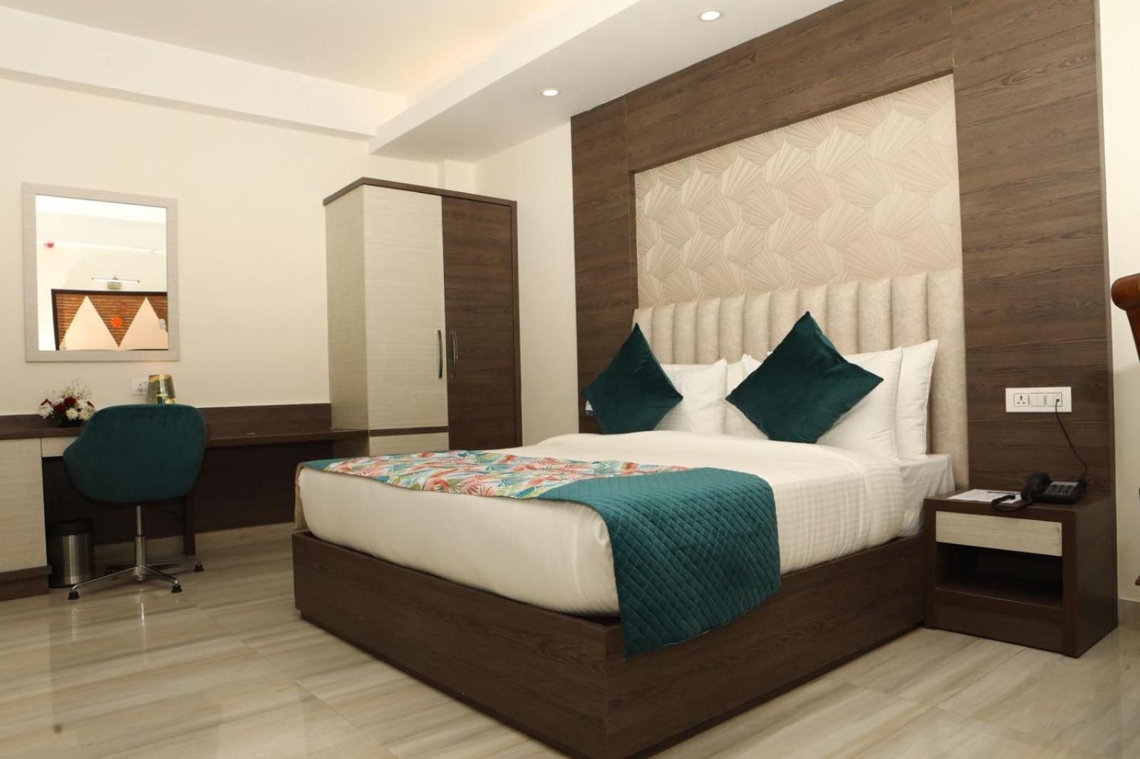 Cardinal Oxmo Delhi Airport 3*