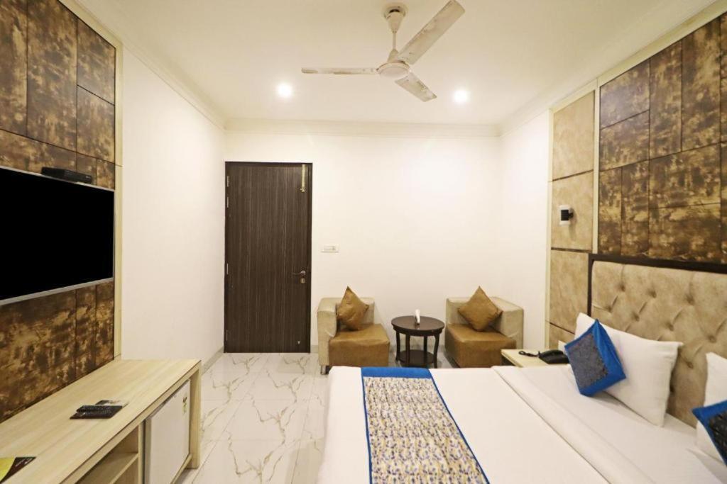 Hotel Almora Sky Near By Delhi International Airport With - Free Airport Pickup And Drop Hotel