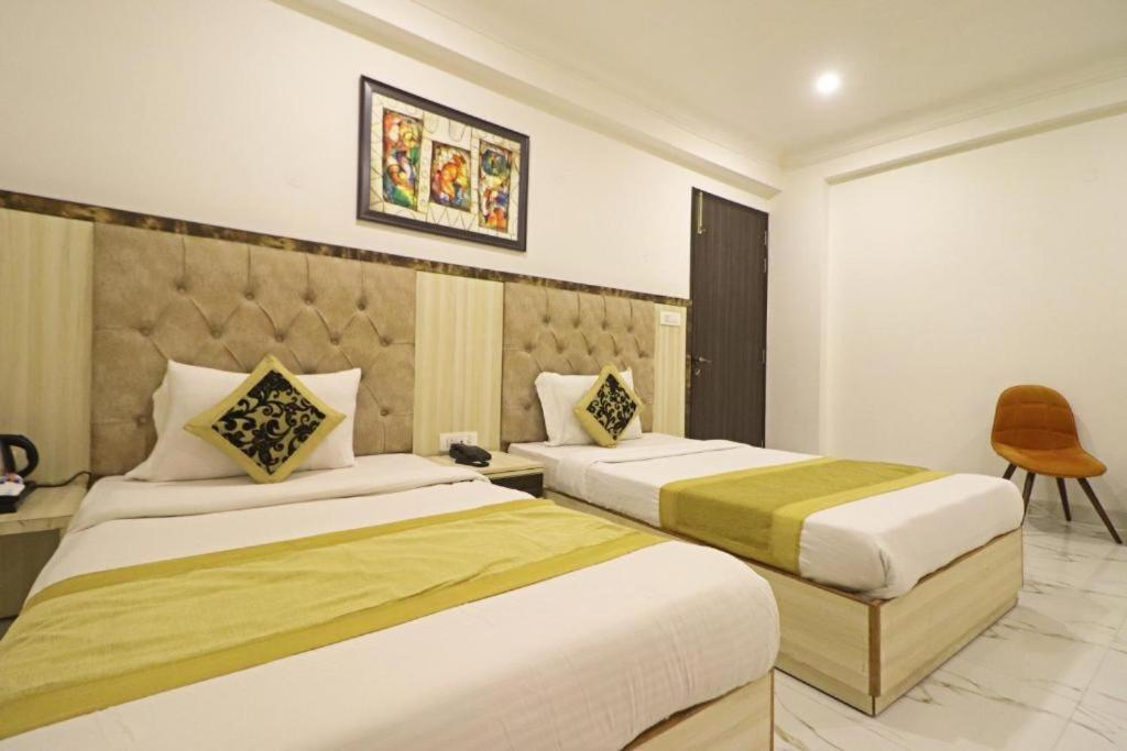 Hotel Hotel Almora Sky Near By Delhi International Airport With - Free Airport Pickup And Drop
