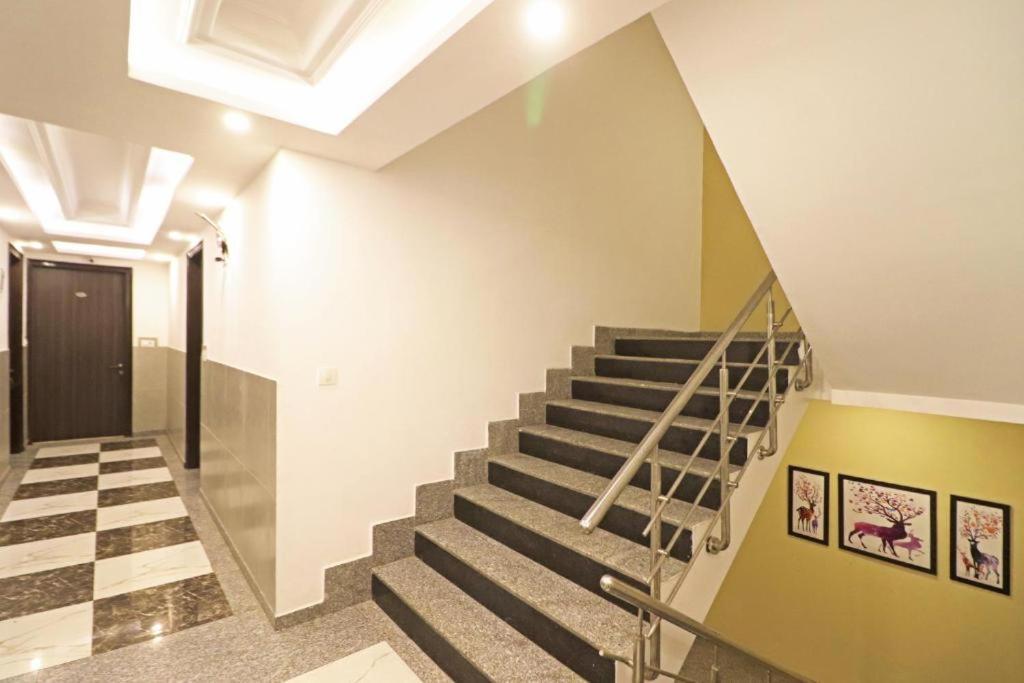 Hotel Hotel Almora Sky Near By Delhi International Airport With - Free Airport Pickup And Drop 3*