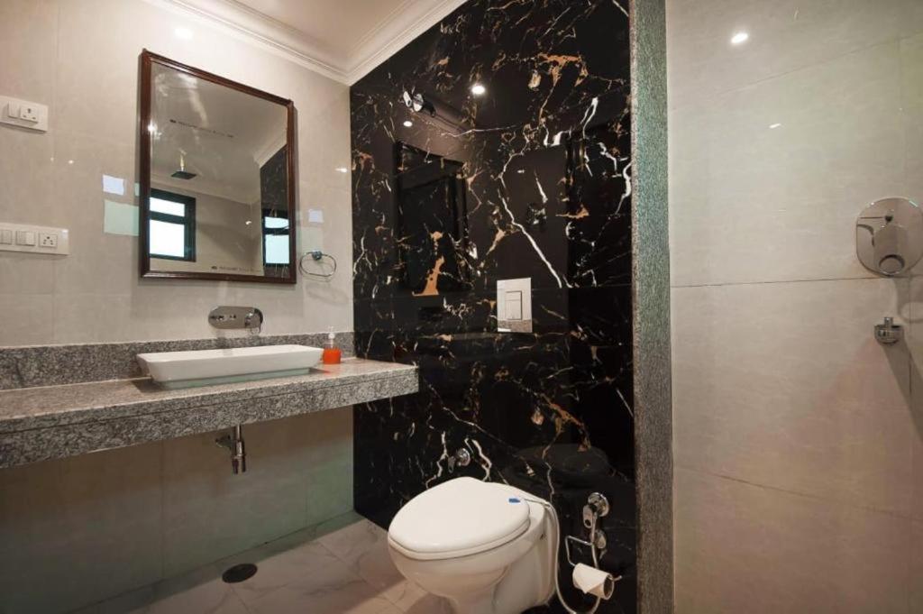 Hotel Almora Sky Near By Delhi International Airport With - Free Airport Pickup And Drop 3* New Delhi