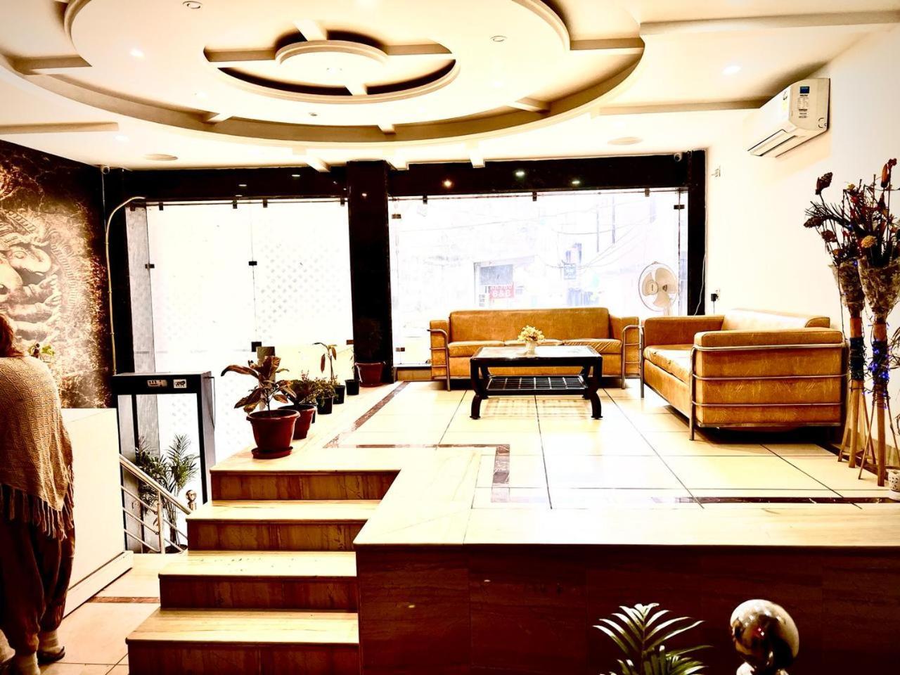Tej International Plaza A Family Near Igi Delhi Airport Hotel 4*