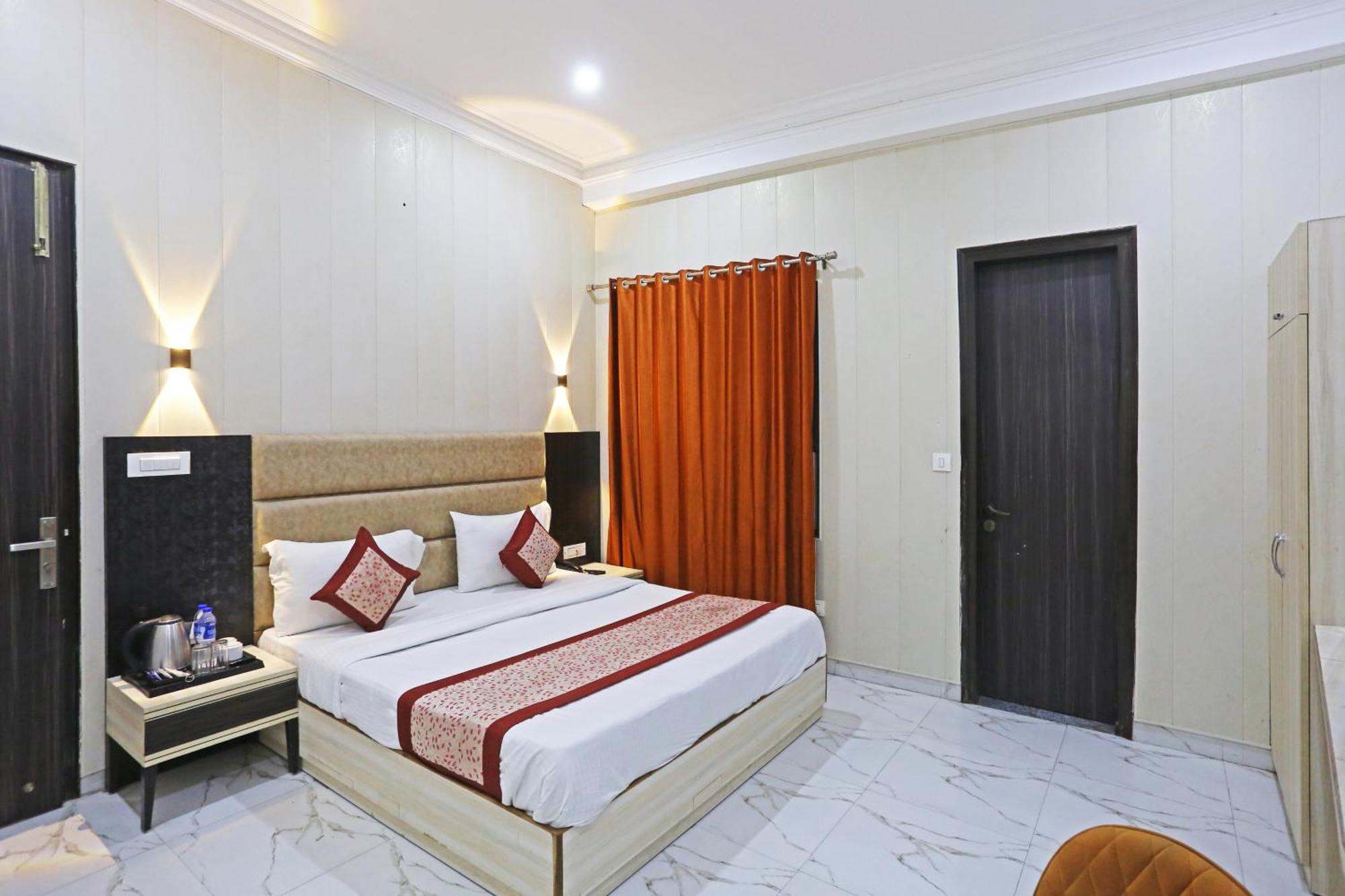 Hotel Hotel Almora Sky Near By Delhi International Airport With - Free Airport Pickup And Drop