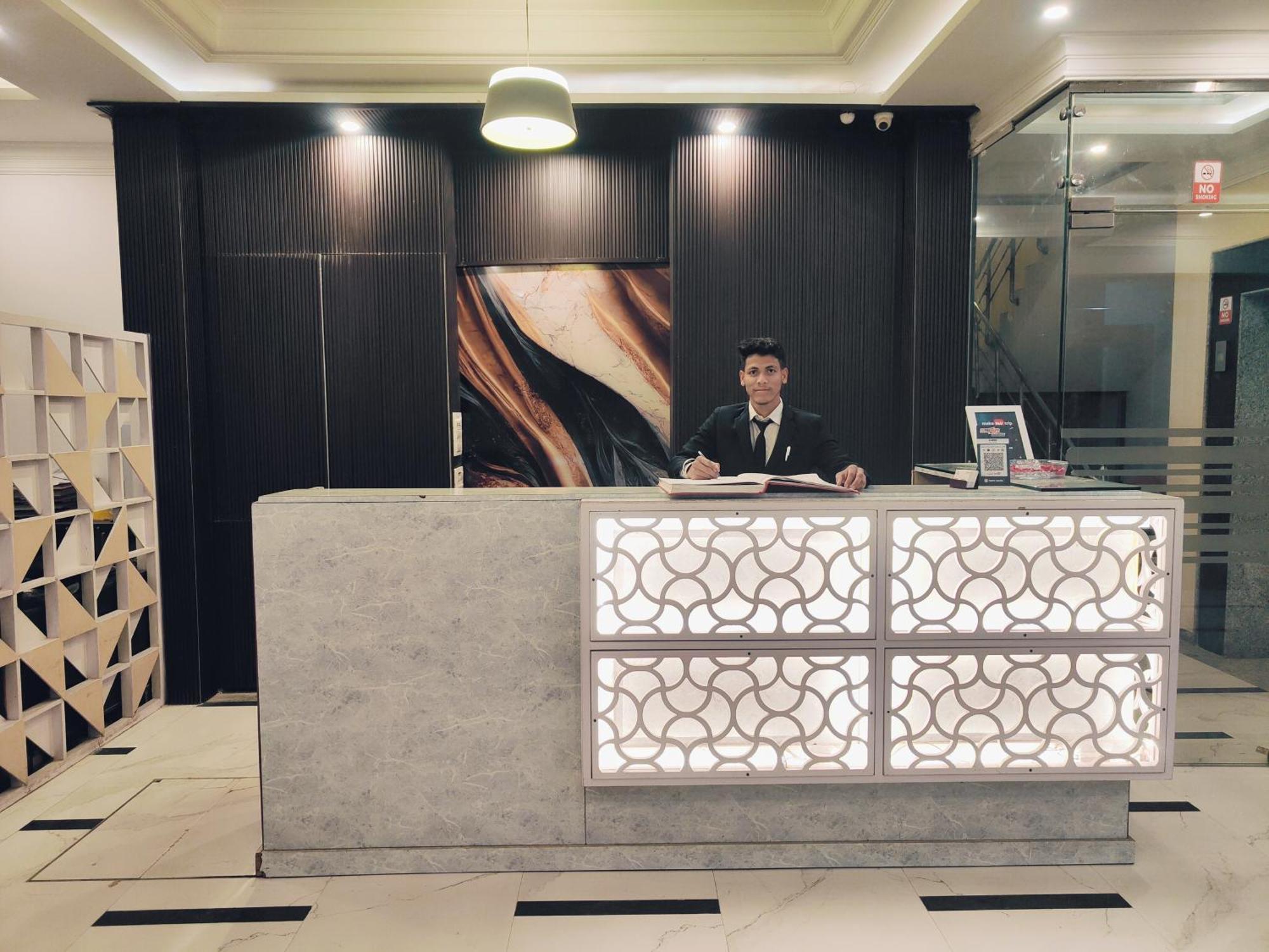 Hotel Almora Sky Near By Delhi International Airport With - Free Airport Pickup And Drop Hotel New Delhi