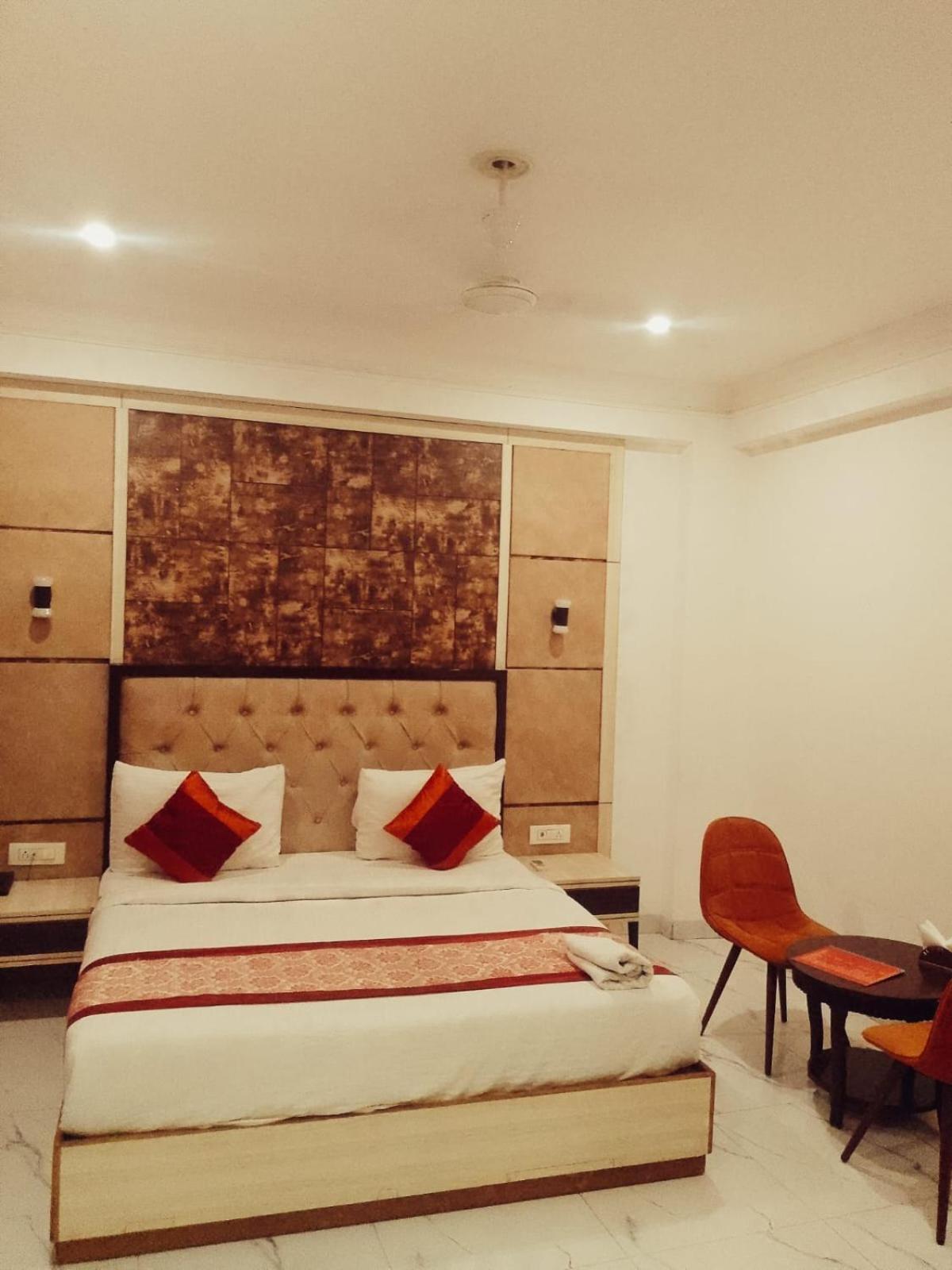 Hotel Almora Sky Near By Delhi International Airport With - Free Airport Pickup And Drop Hotel 3*