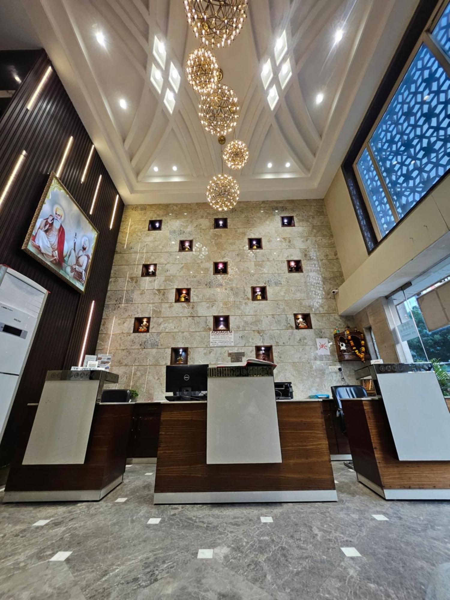 Oak Plaza - 1 Km From Connaught Place Hotel