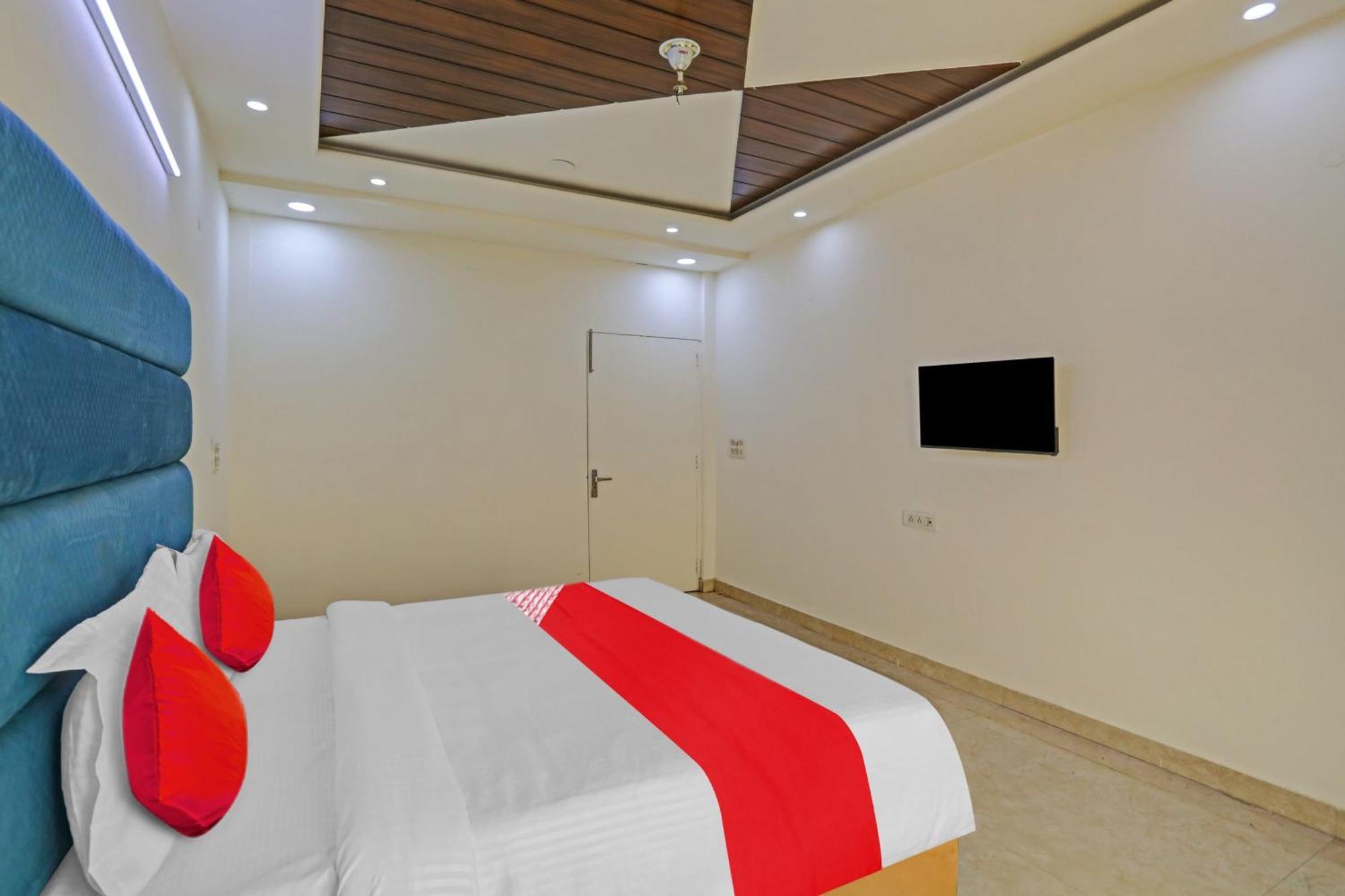Hotel O Golden Key Punjabi Bagh 4*