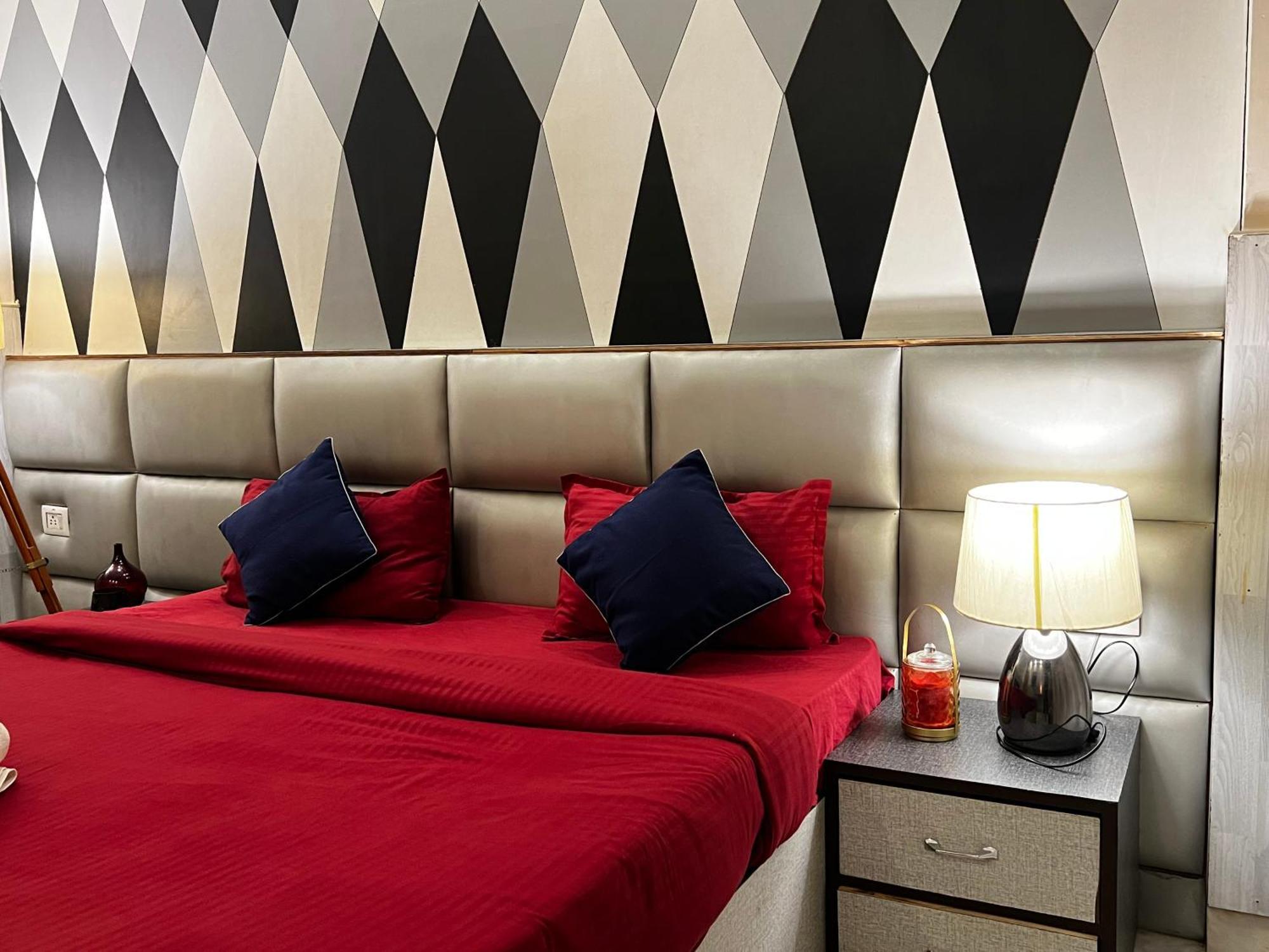 Hotel Divine Rajouri Garden New Delhi
