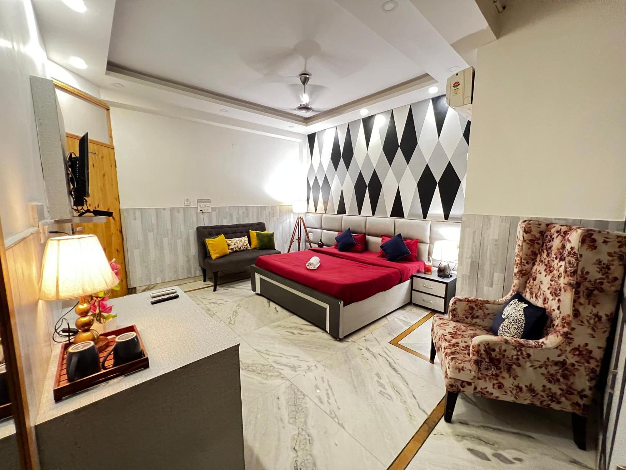 Divine Rajouri Garden Hotel
