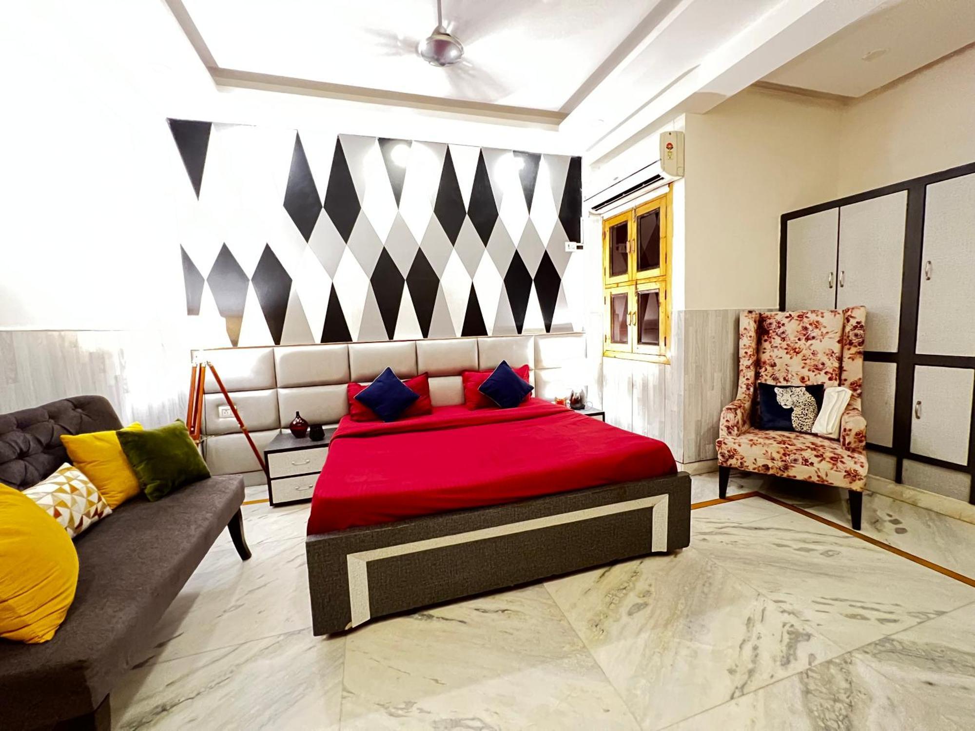 Divine Rajouri Garden New Delhi