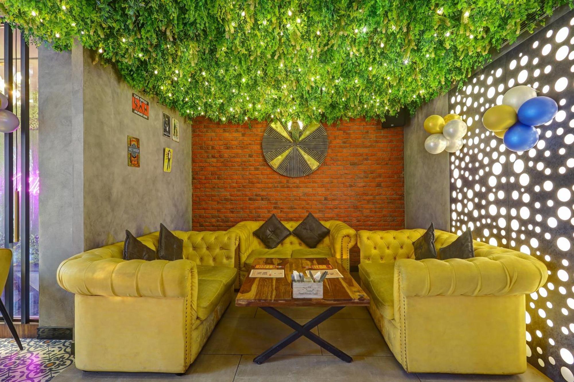 Oak Plaza - 1 Km From Connaught Place New Delhi