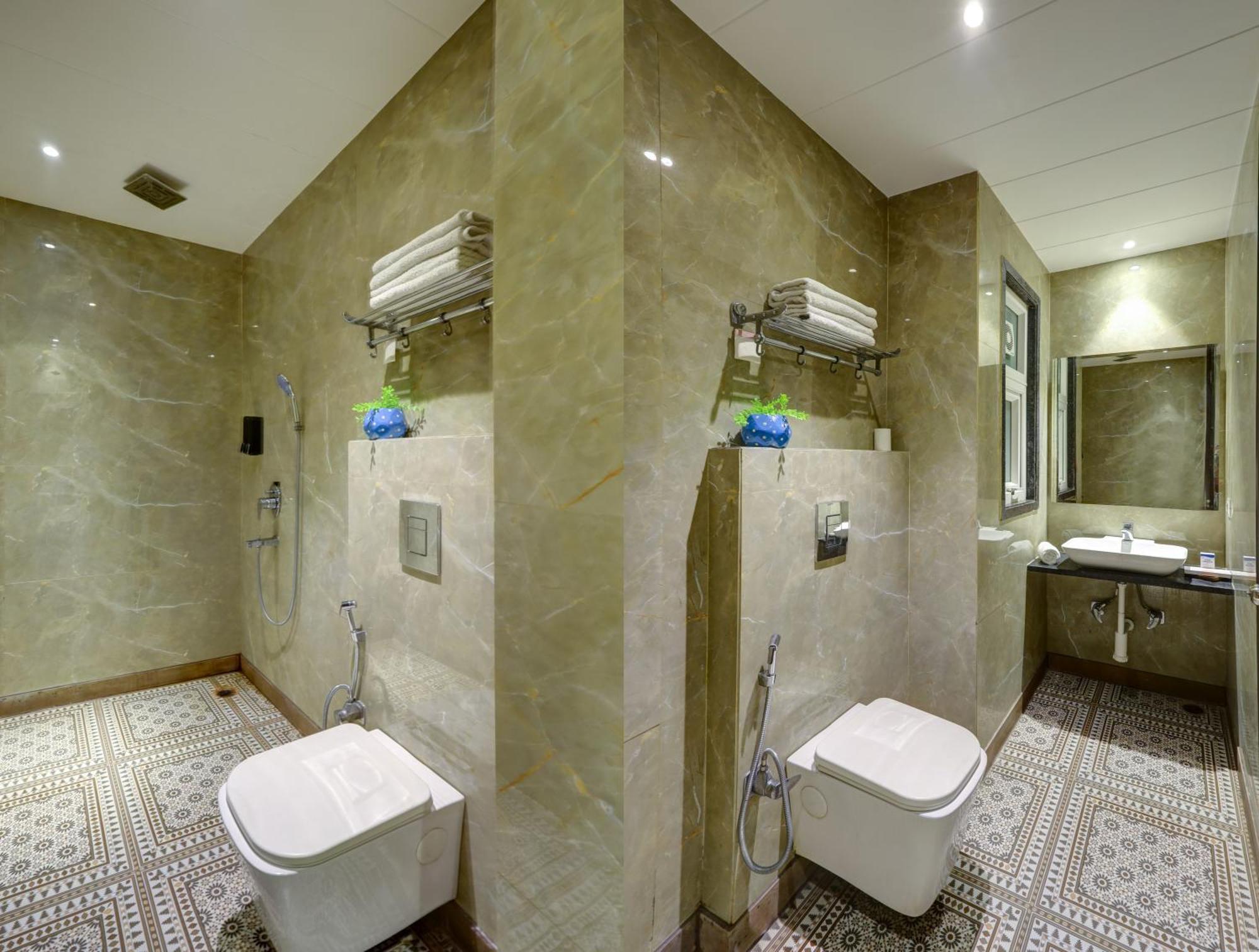 Hotel Oak Plaza - 1 Km From Connaught Place 4*
