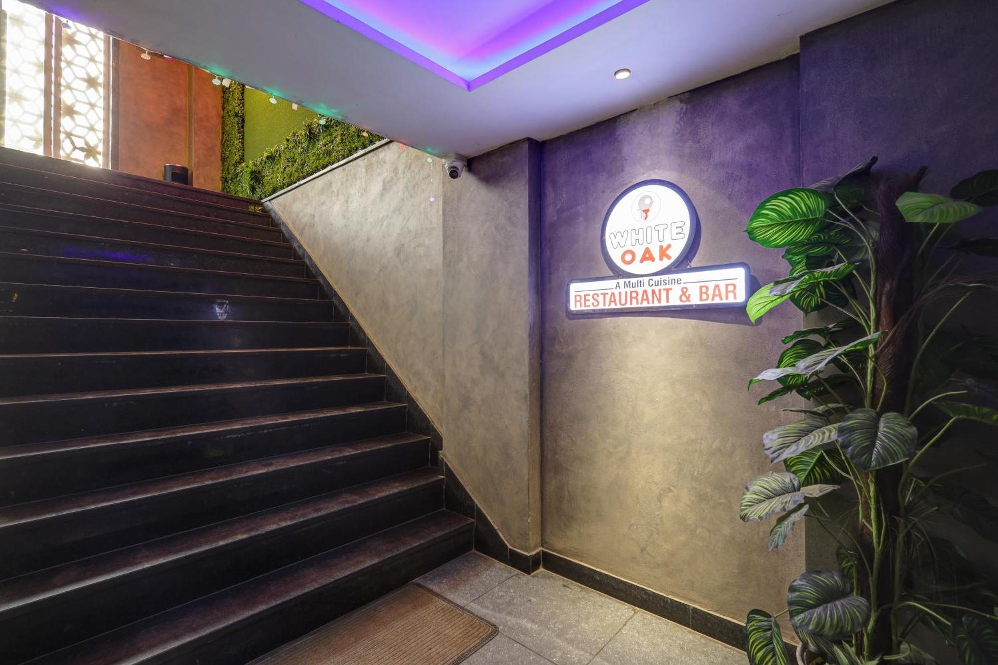 Oak Plaza - 1 Km From Connaught Place New Delhi