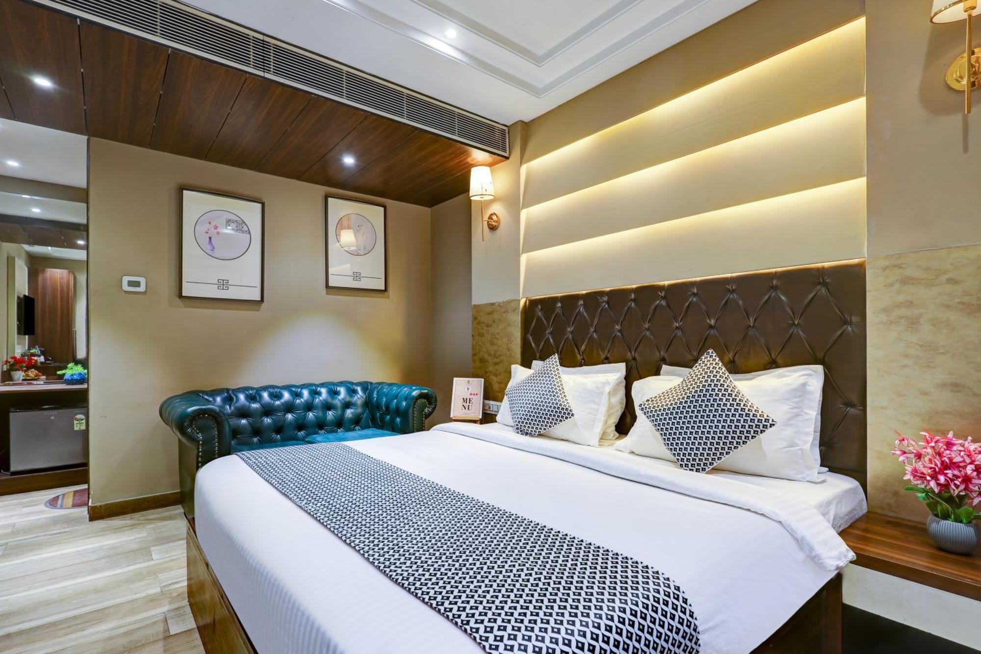 Hotel Oak Plaza - 1 Km From Connaught Place