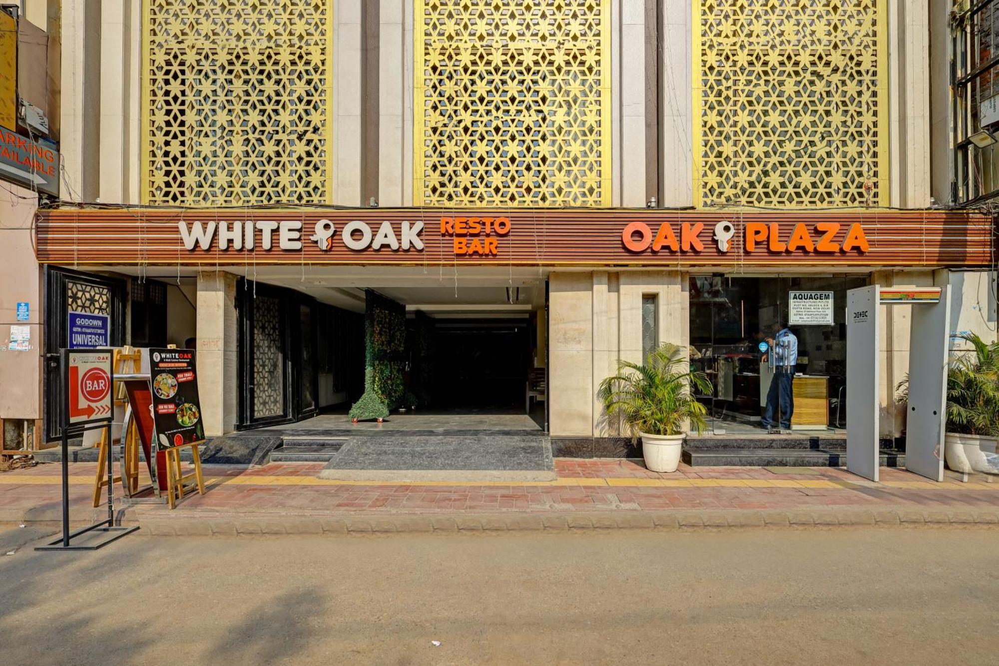 Hotel Oak Plaza - 1 Km From Connaught Place 4*