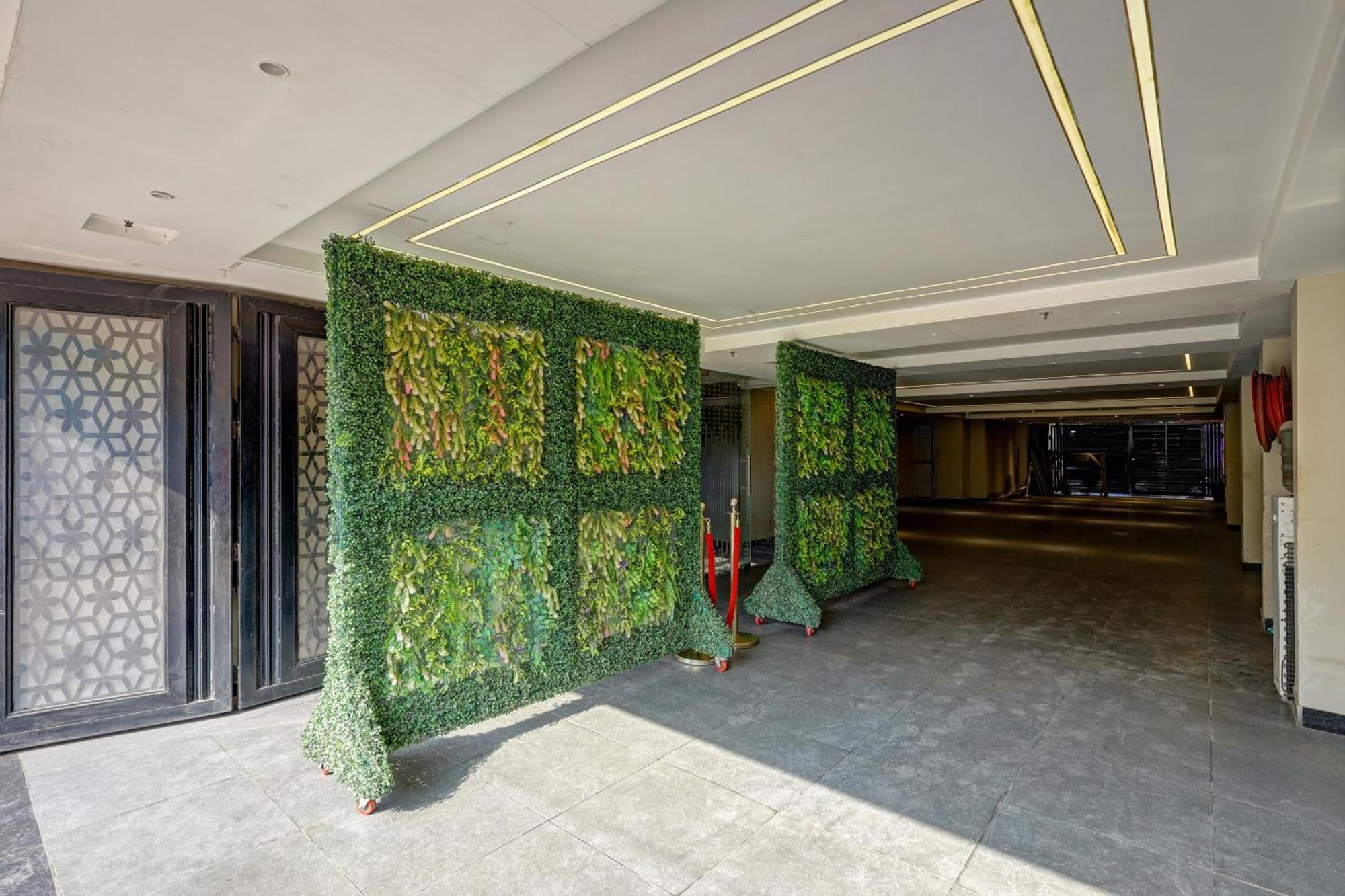 Hotel Oak Plaza - 1 Km From Connaught Place New Delhi