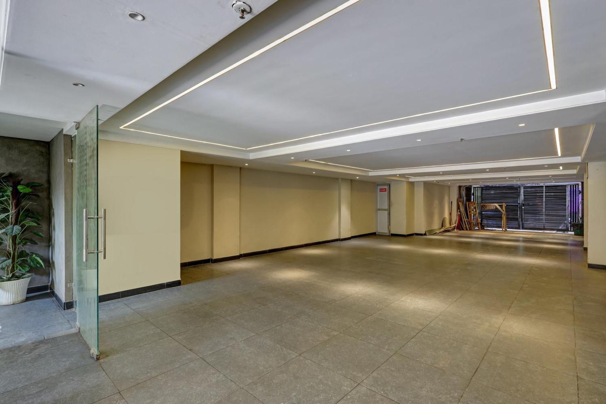 Oak Plaza - 1 Km From Connaught Place Hotel