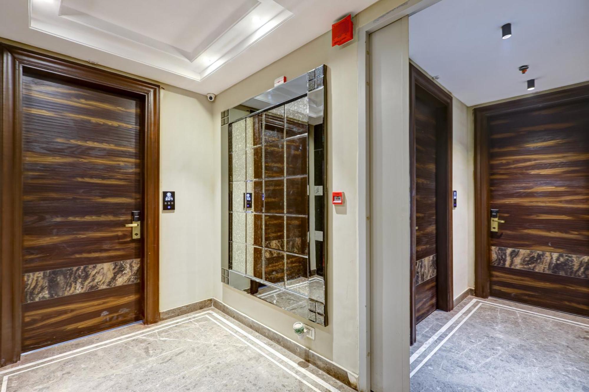 Oak Plaza - 1 Km From Connaught Place 4*