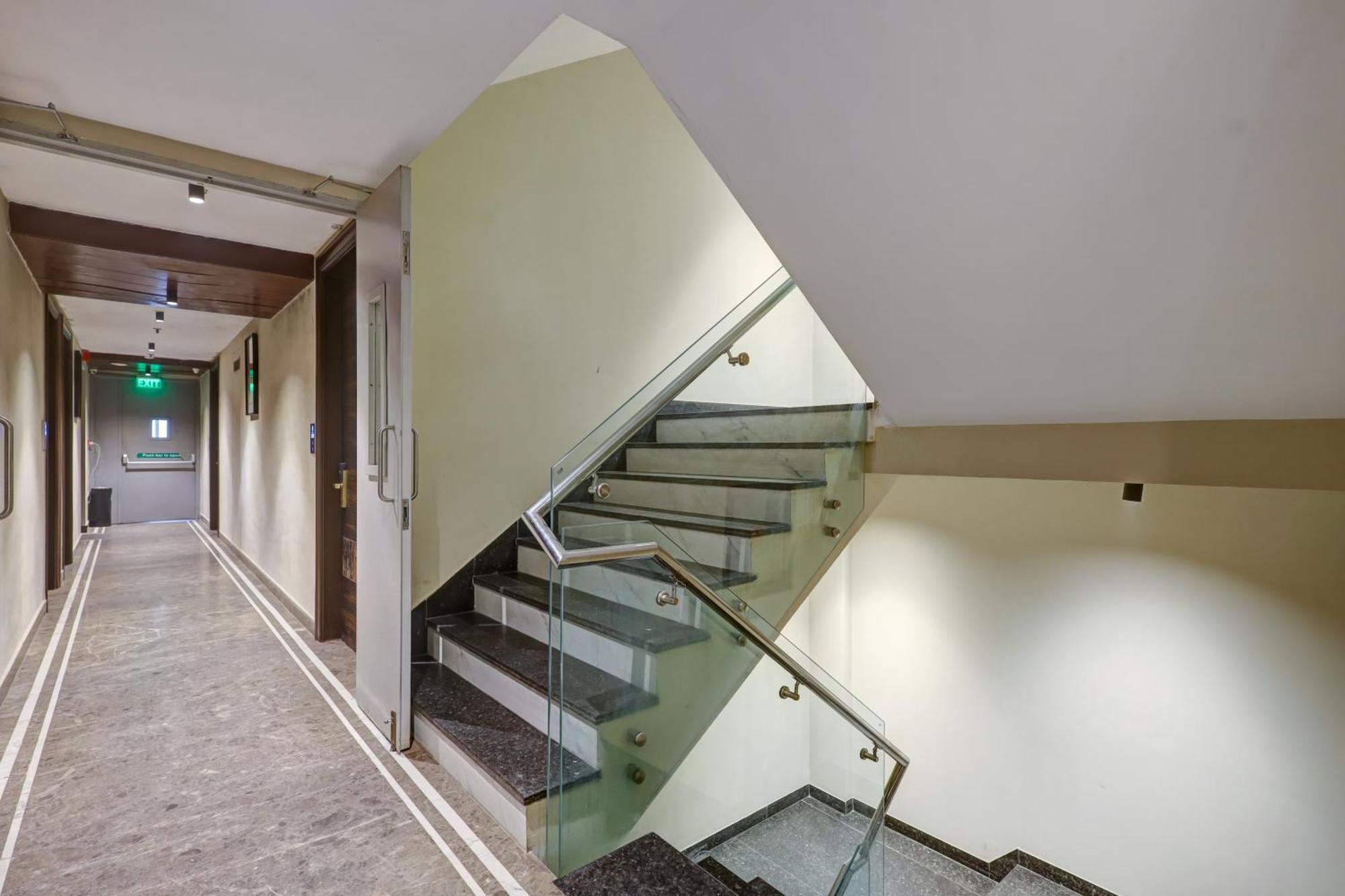 Oak Plaza - 1 Km From Connaught Place New Delhi