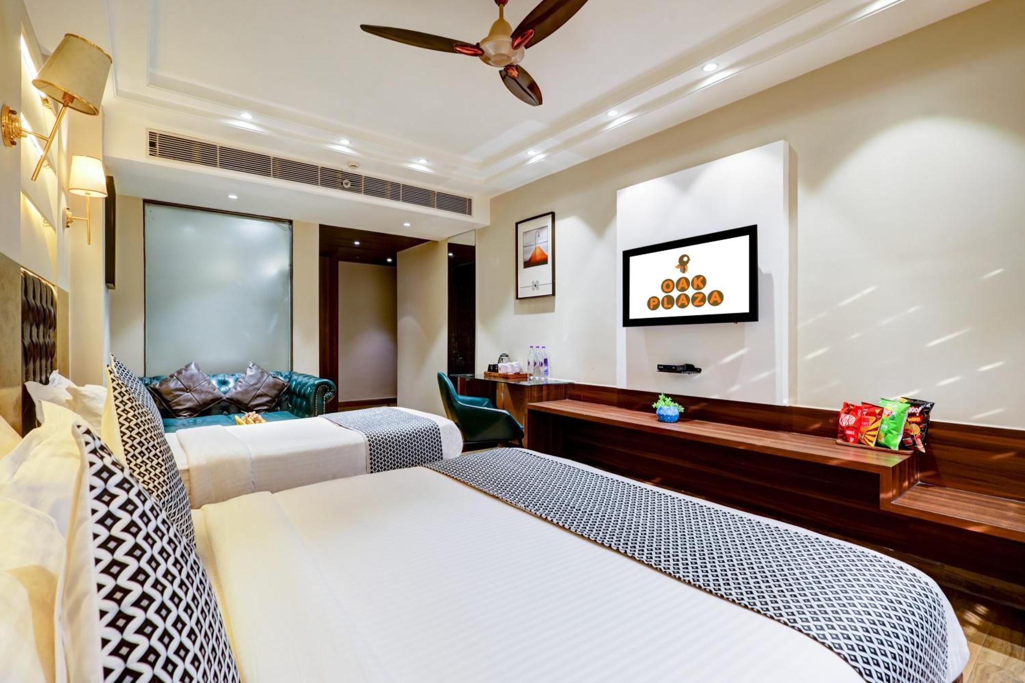 Hotel Oak Plaza - 1 Km From Connaught Place