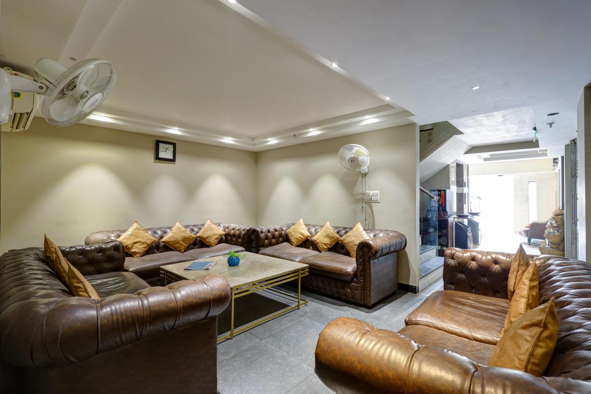 Oak Plaza - 1 Km From Connaught Place Hotel